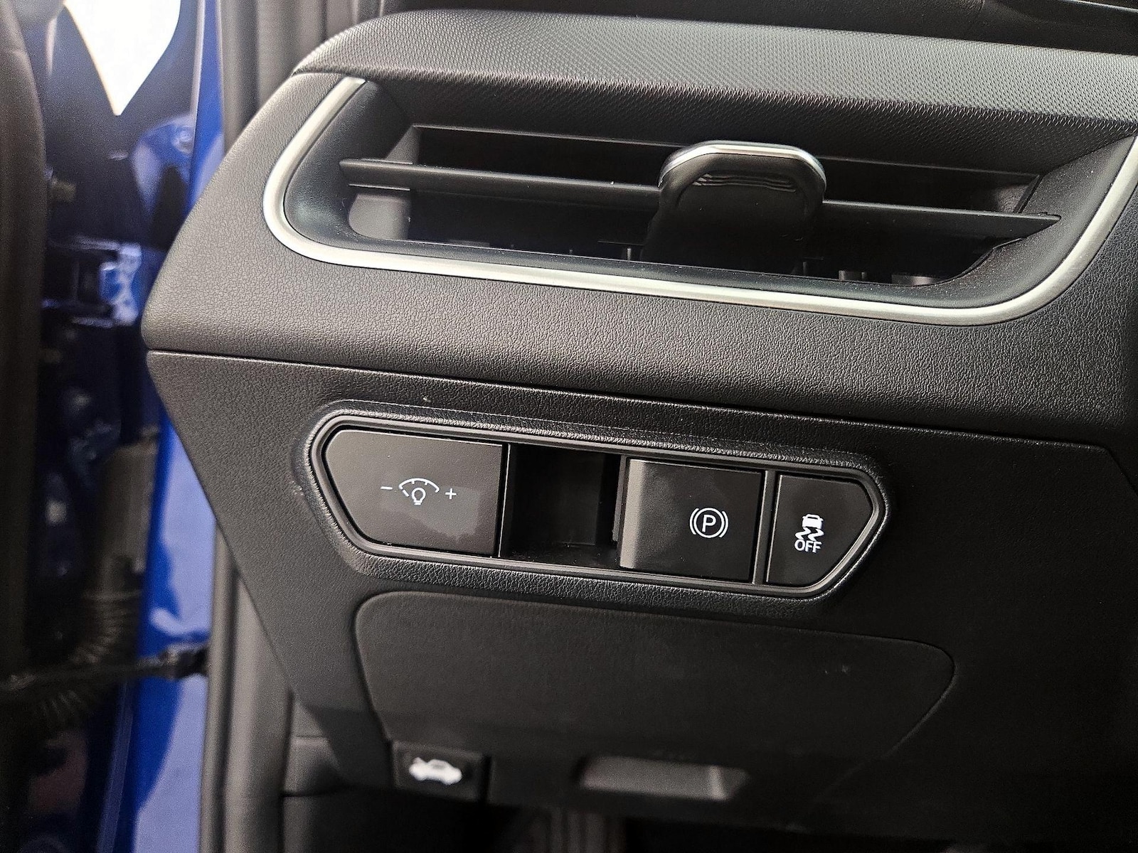 2025 Kia K4 LXS - Photo 14