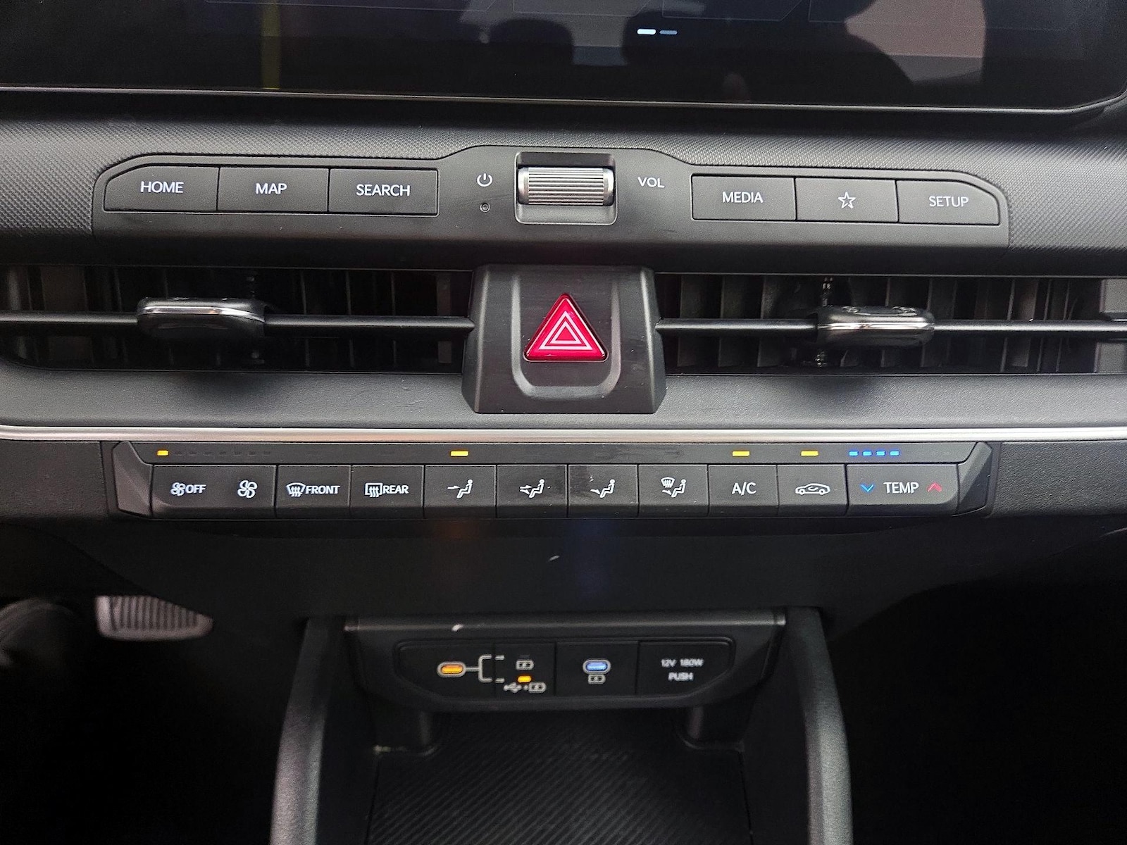 2025 Kia K4 LXS - Photo 17