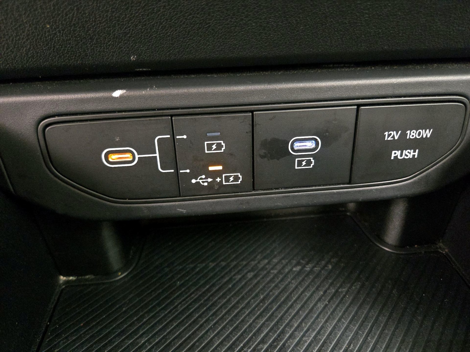2025 Kia K4 LXS - Photo 19