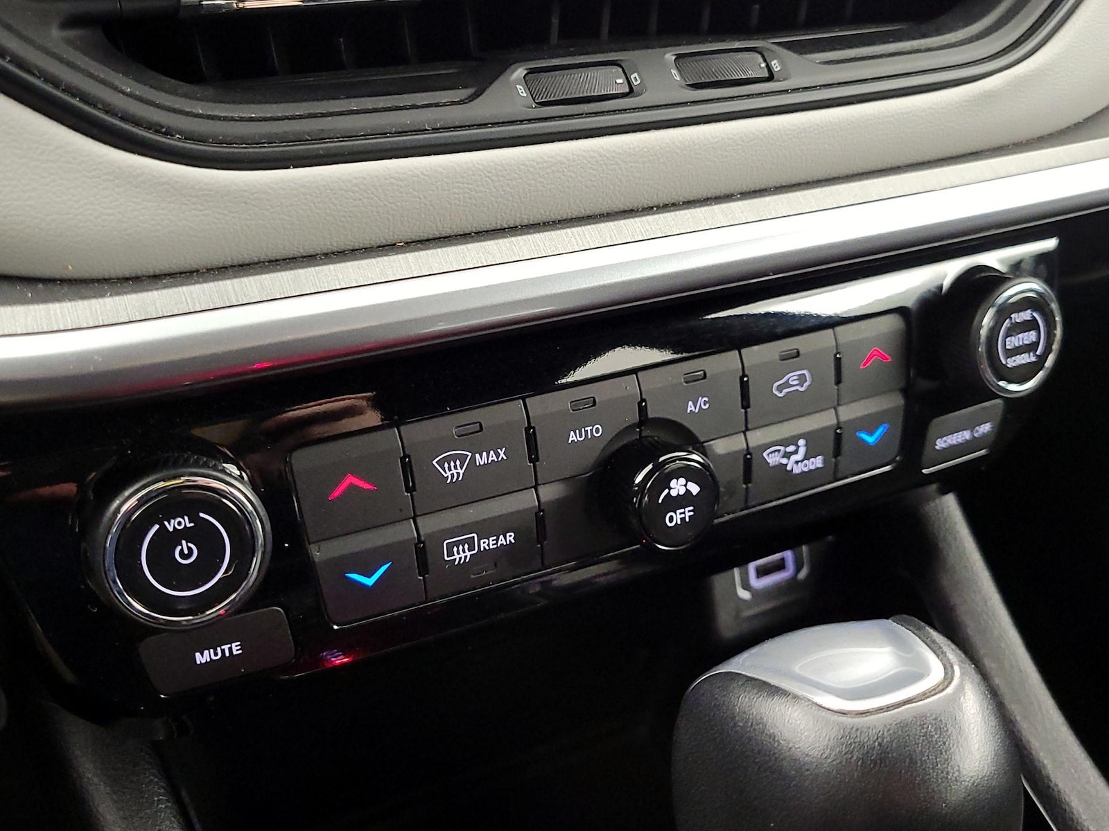 2025 Jeep Compass Limited - Photo 17