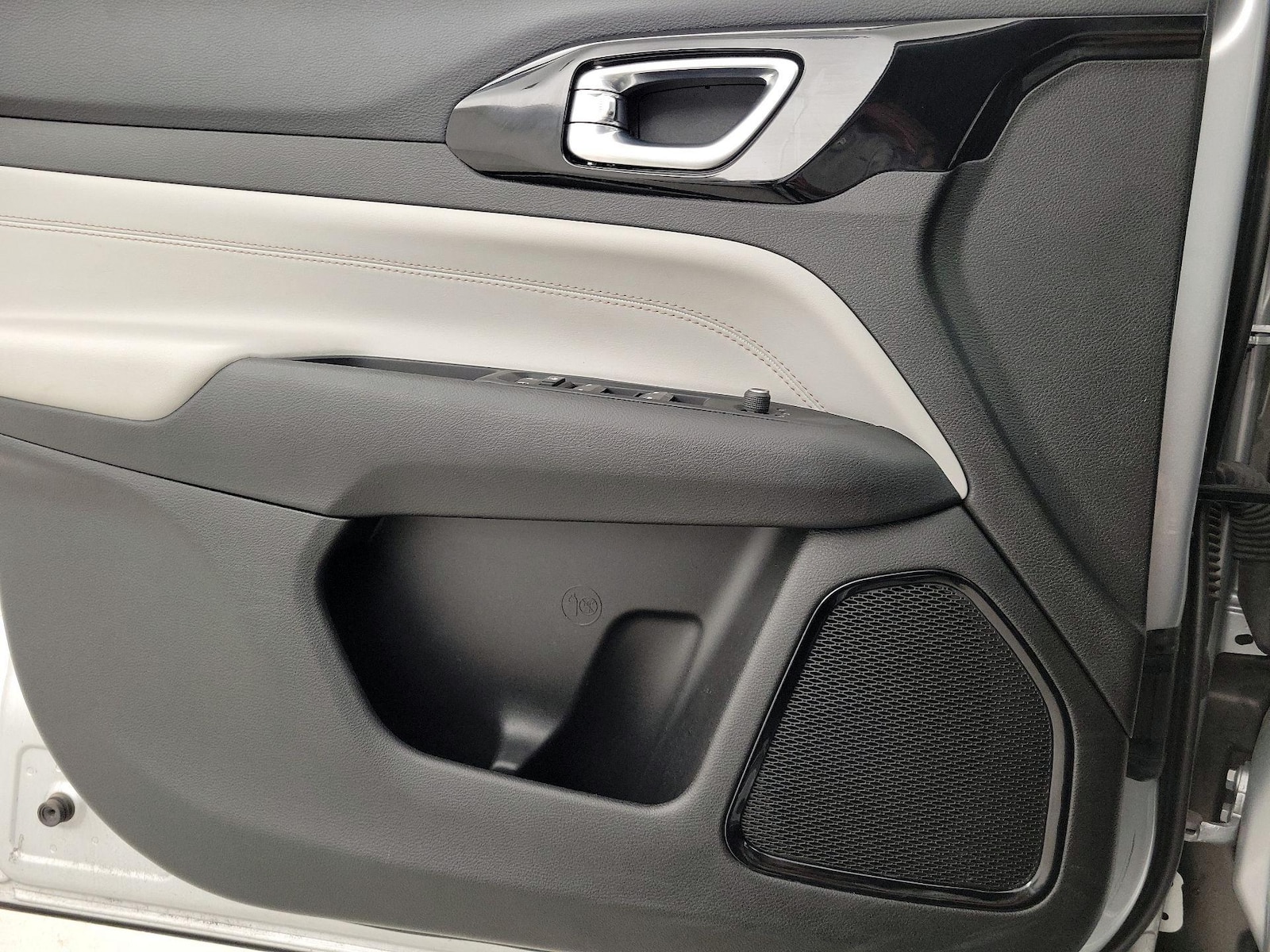 2025 Jeep Compass Limited - Photo 13