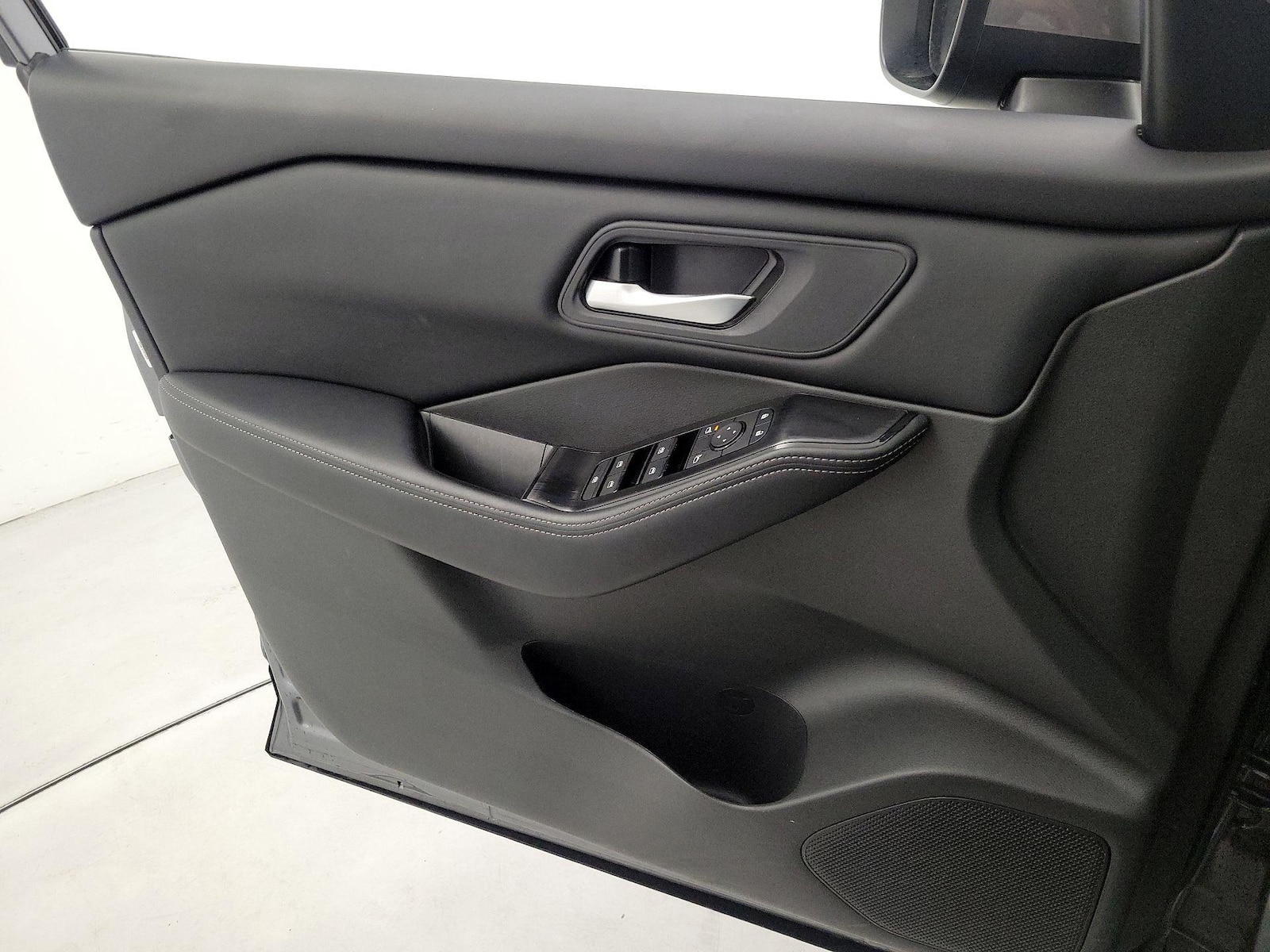 2026 Nissan Rogue SV - Photo 13