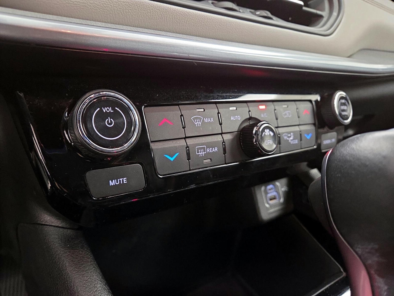 2025 Jeep Compass Limited - Photo 17