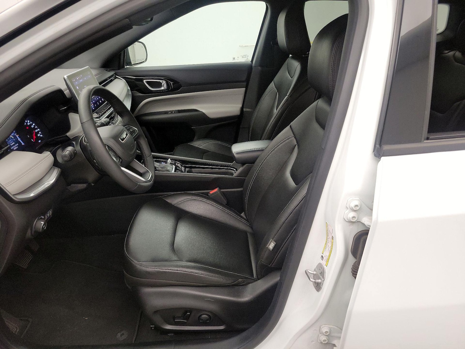 2025 Jeep Compass Limited - Photo 12