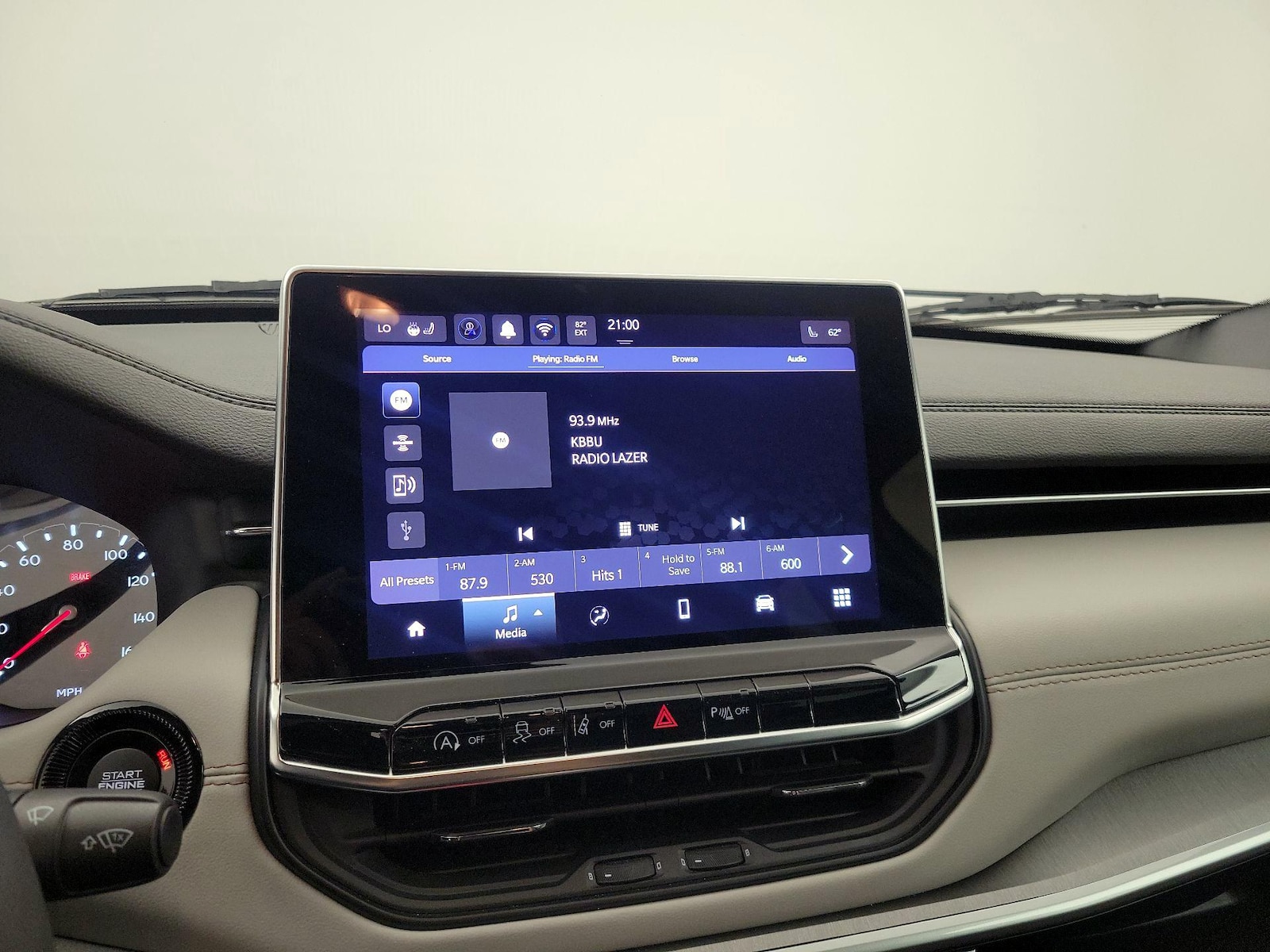 2025 Jeep Compass Limited - Photo 16