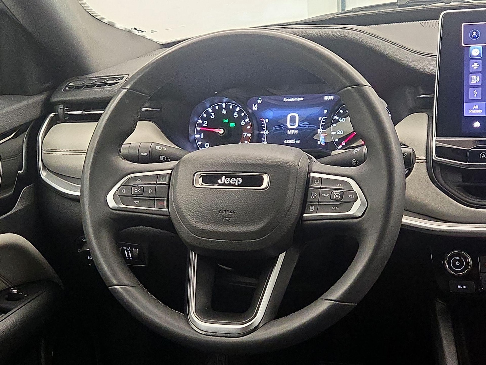 2025 Jeep Compass Limited - Photo 11
