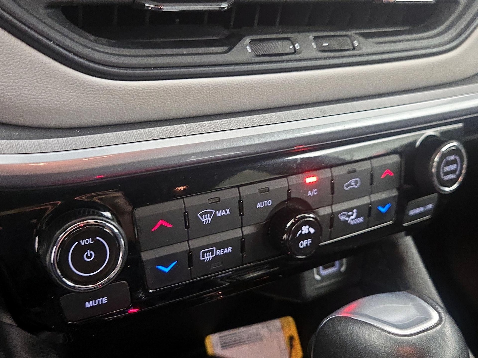 2025 Jeep Compass Limited - Photo 17