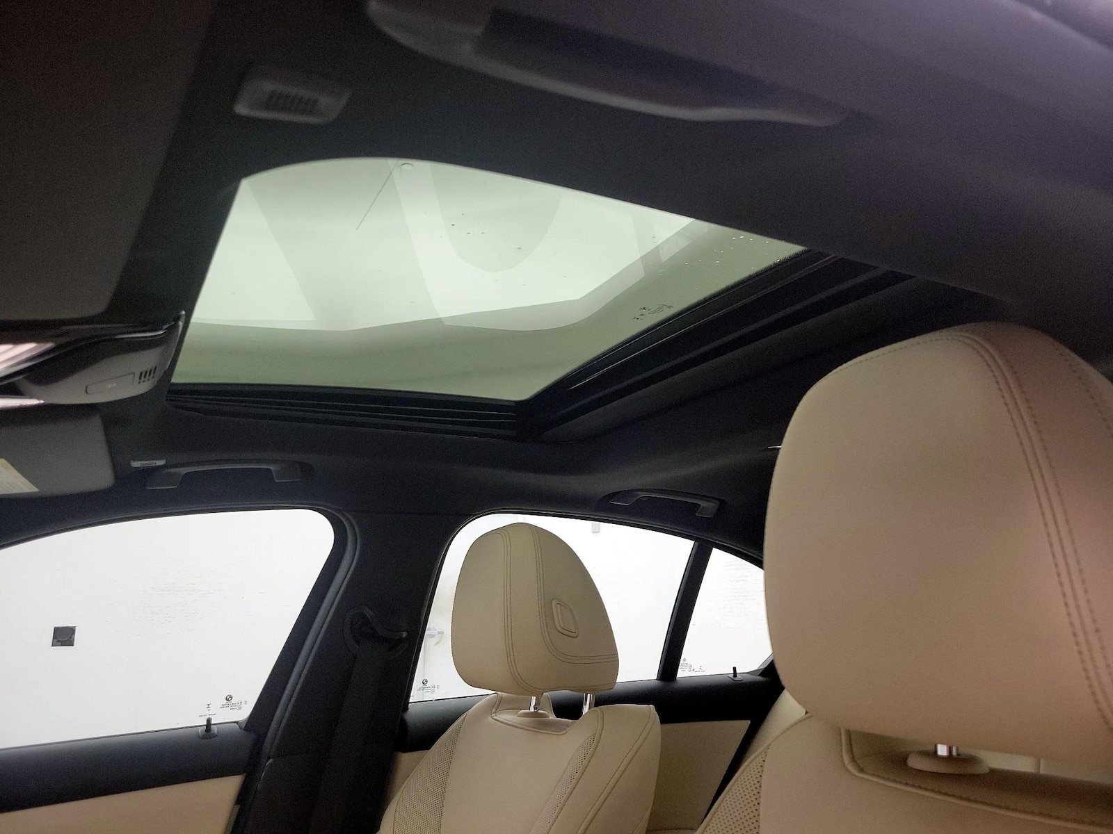 Sunroof(s) & Overhead Airbags