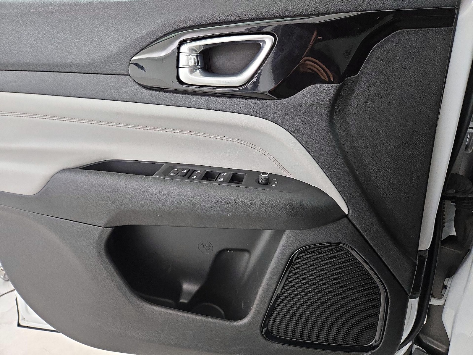 2025 Jeep Compass Limited - Photo 13