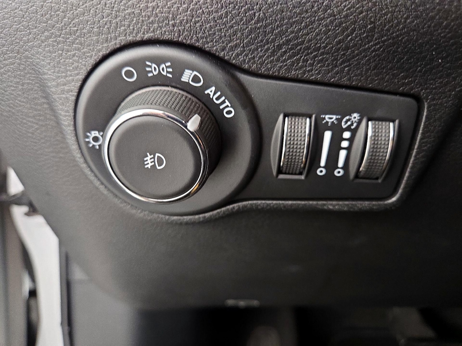 2025 Jeep Compass Limited - Photo 14