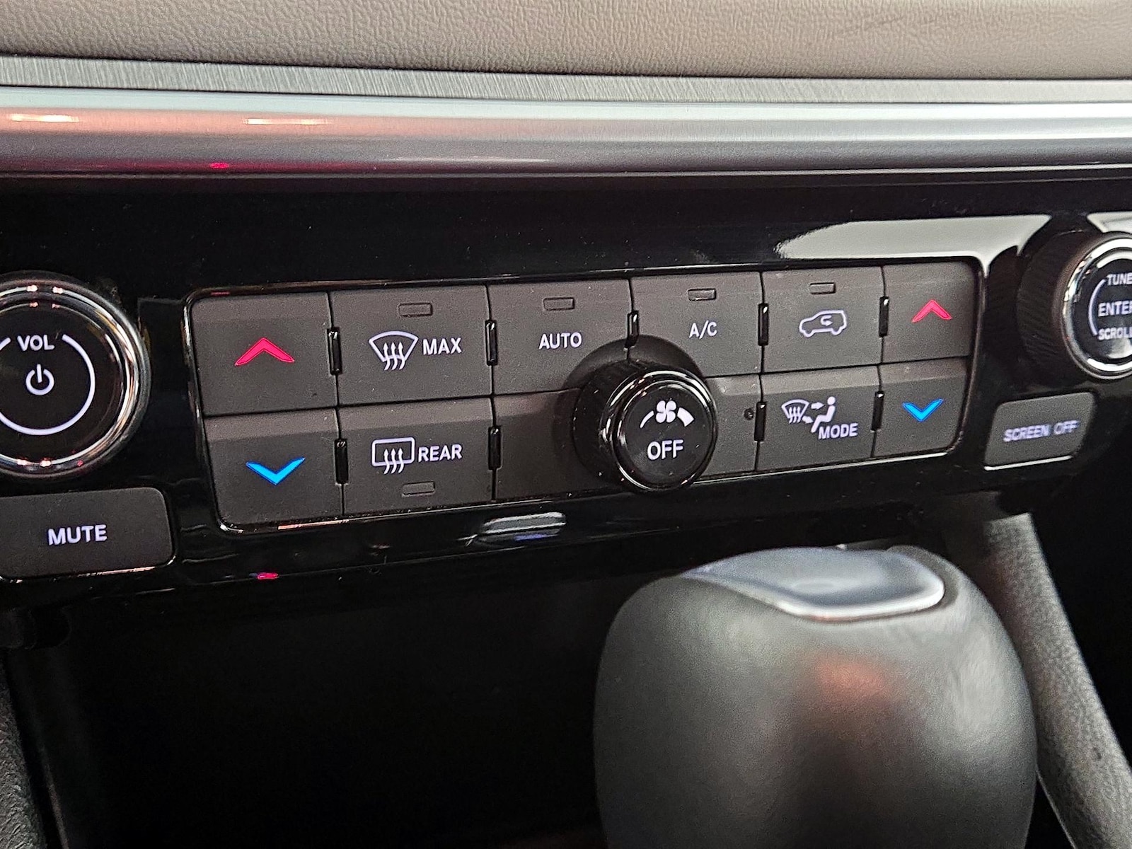 2025 Jeep Compass Limited - Photo 17
