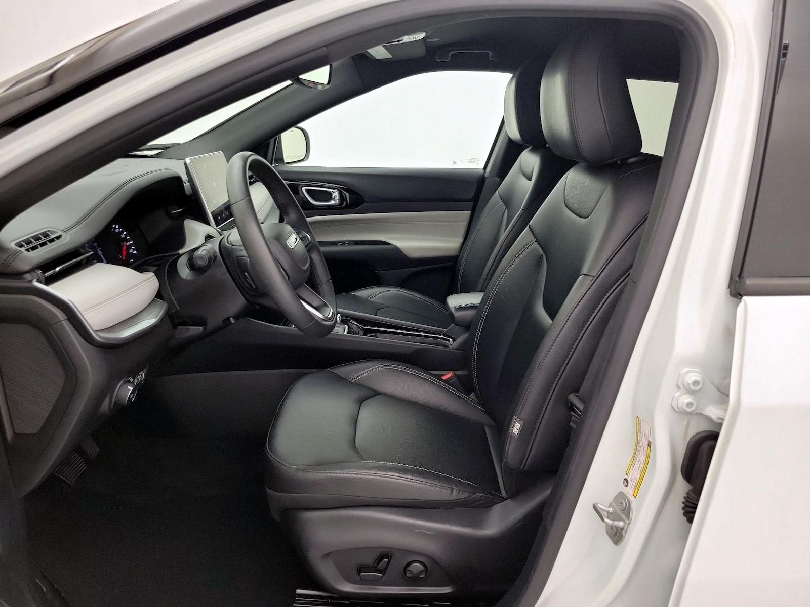 2025 Jeep Compass Limited - Photo 12
