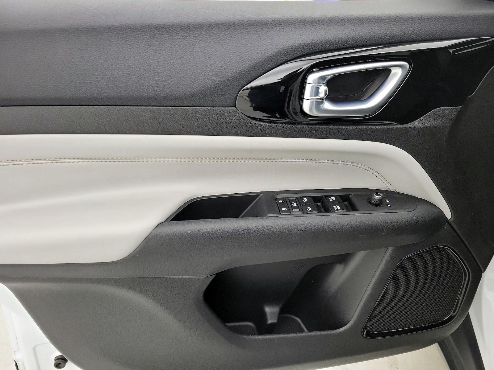2025 Jeep Compass Limited - Photo 13
