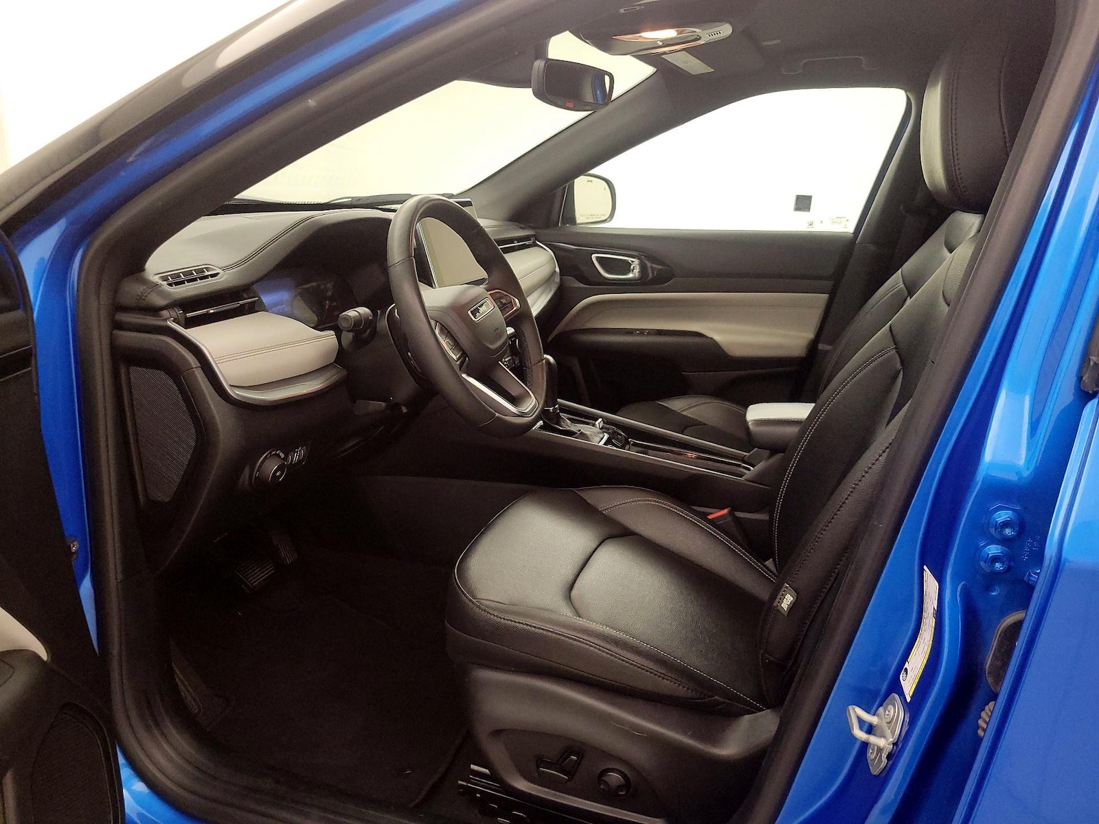 2025 Jeep Compass Limited - Photo 12
