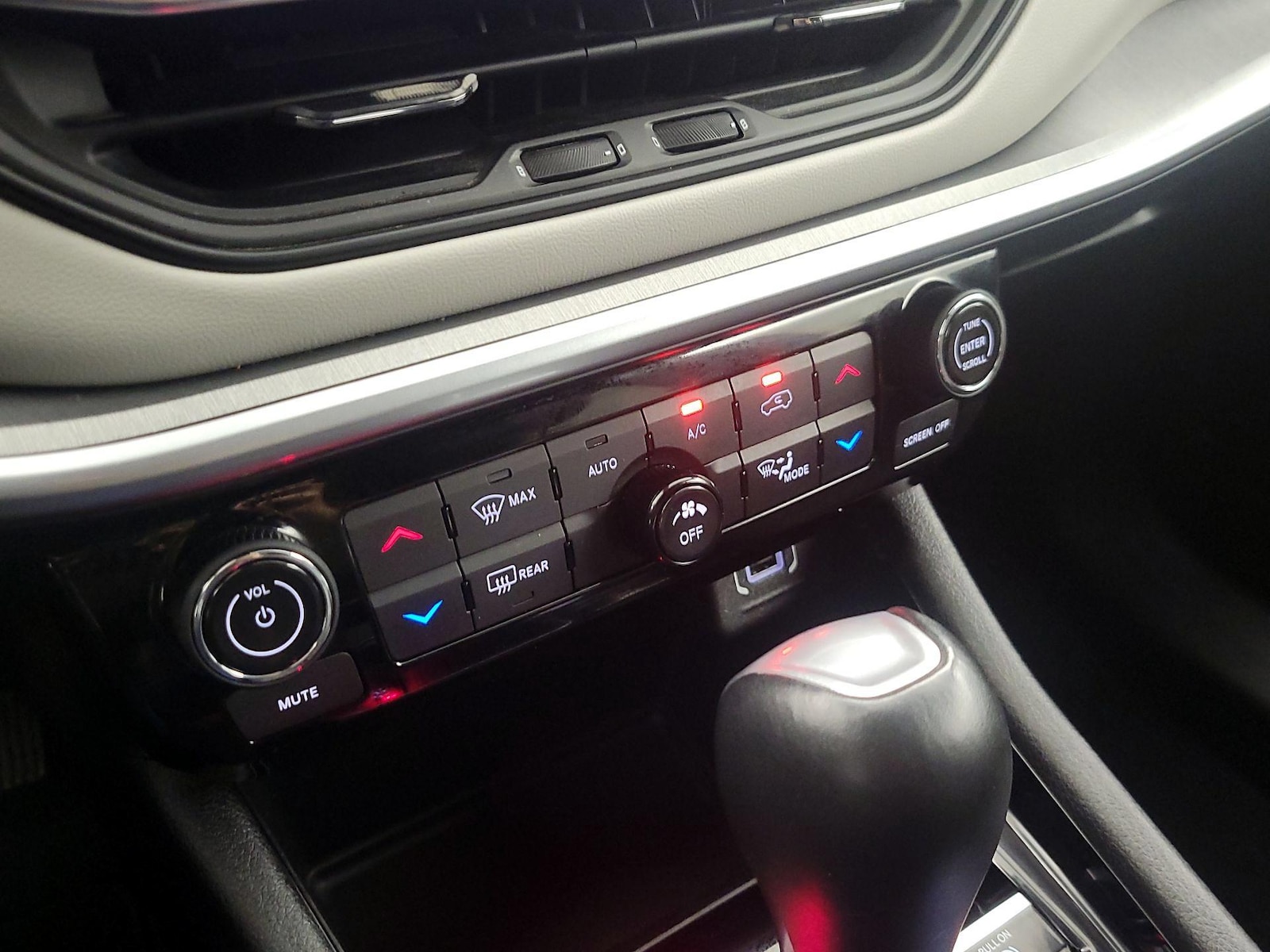 2025 Jeep Compass Limited - Photo 17