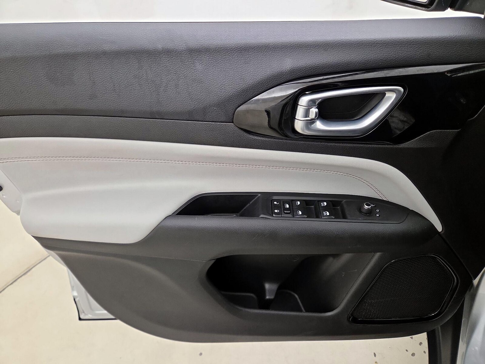 2025 Jeep Compass Limited - Photo 13