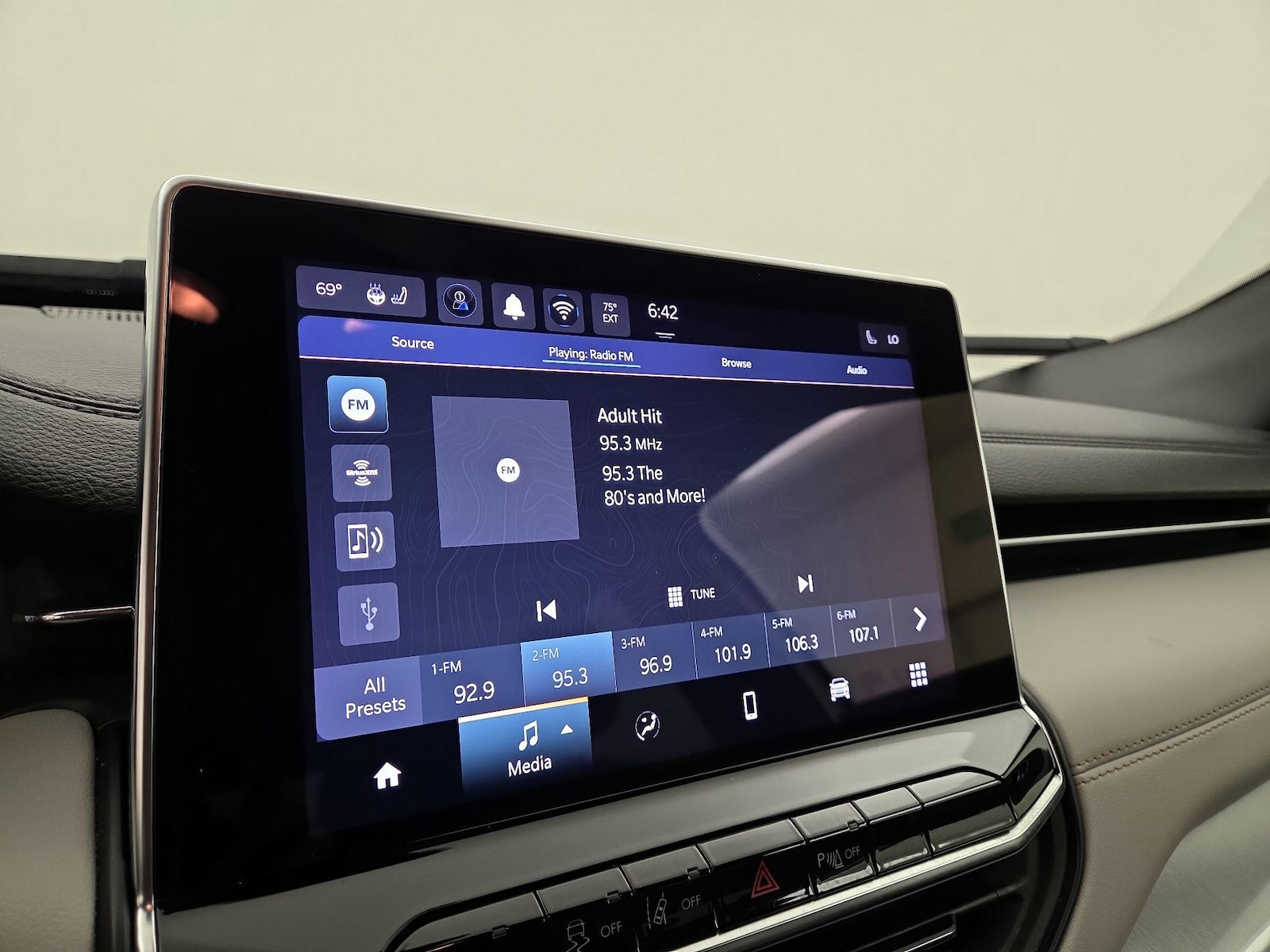 2025 Jeep Compass Limited - Photo 16