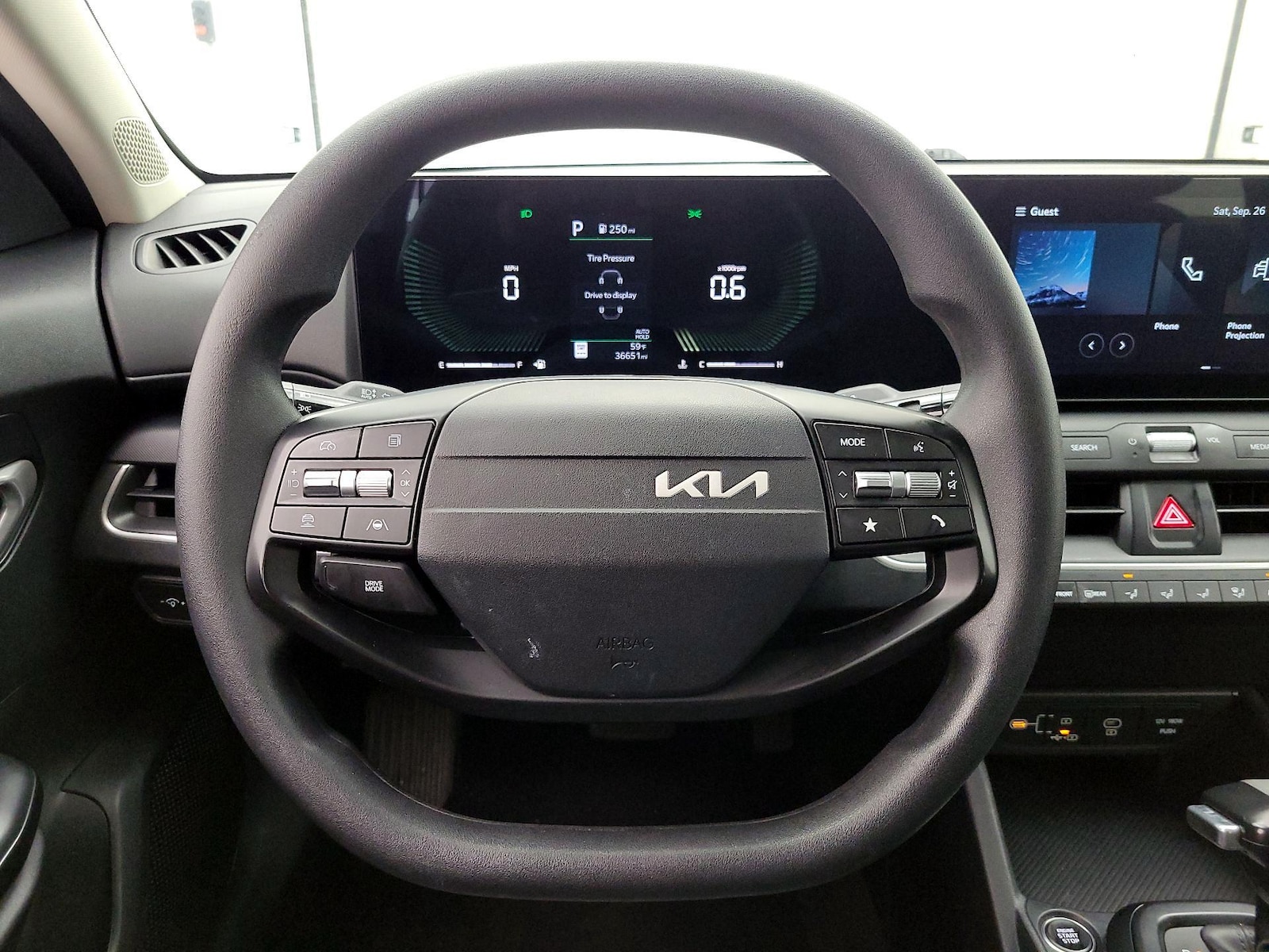 2025 Kia K4 LXS - Photo 11