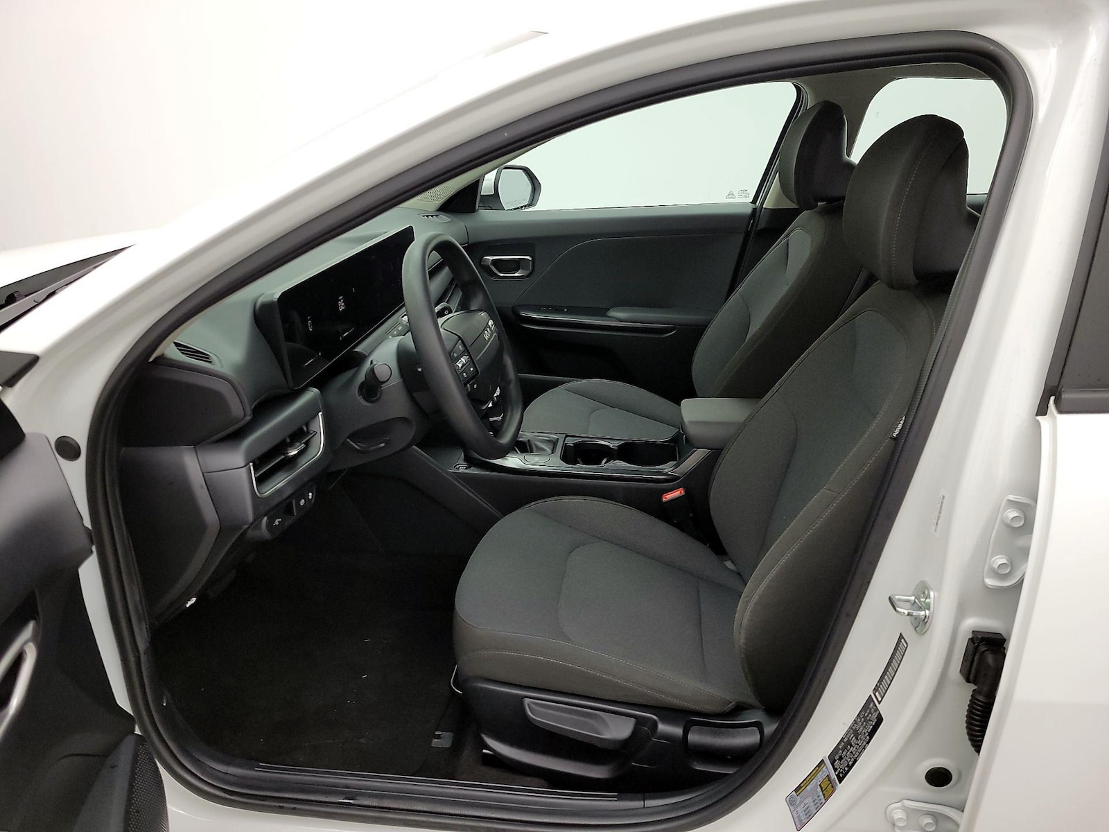 2025 Kia K4 LXS - Photo 12