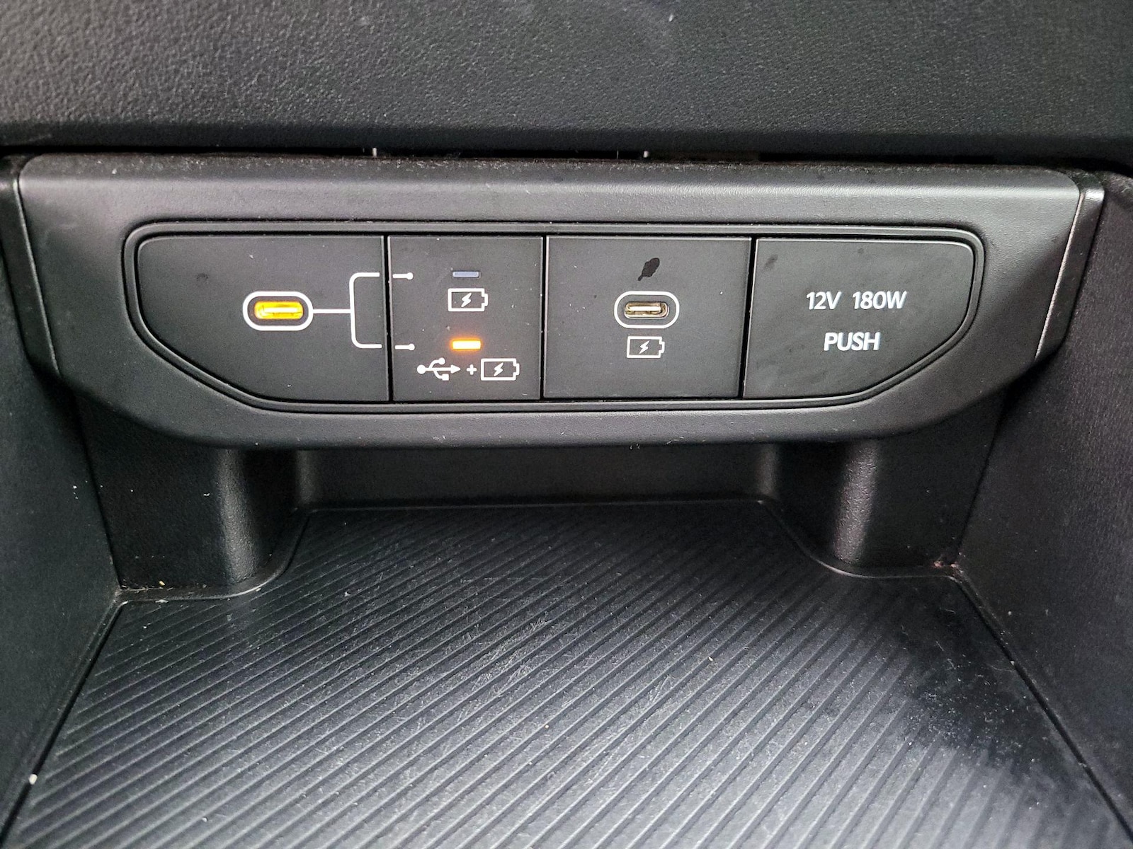 2025 Kia K4 LXS - Photo 19