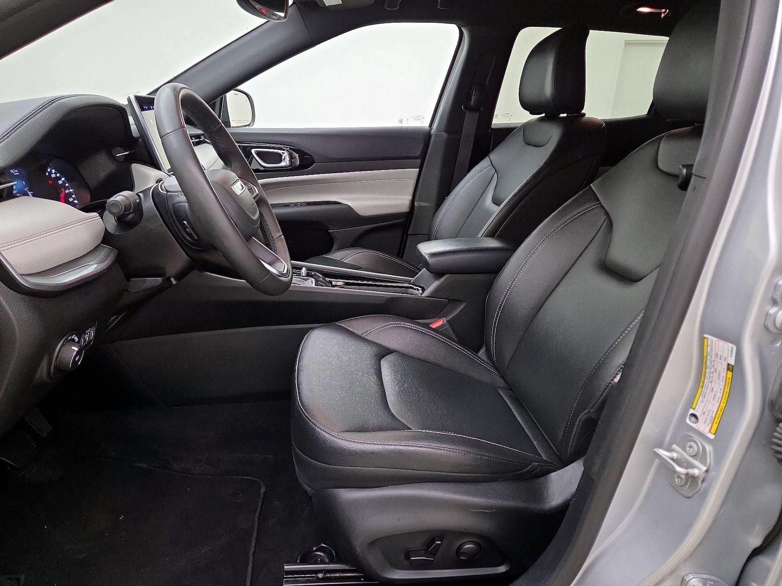 2025 Jeep Compass Limited - Photo 12