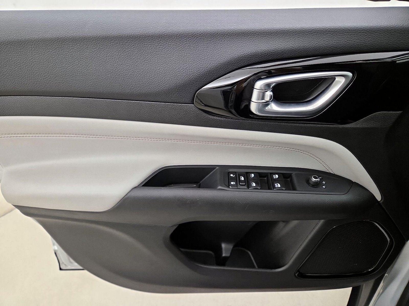 2025 Jeep Compass Limited - Photo 13