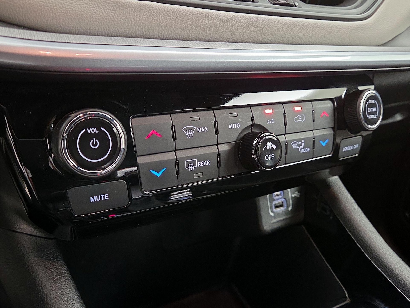 2025 Jeep Compass Limited - Photo 17