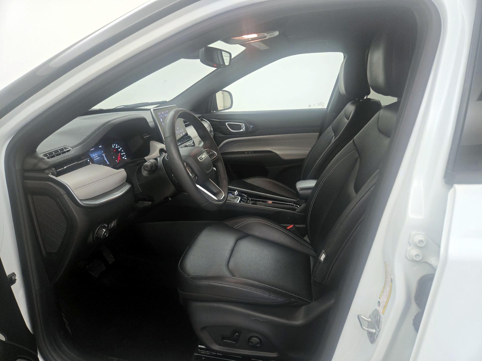 2025 Jeep Compass Limited - Photo 12