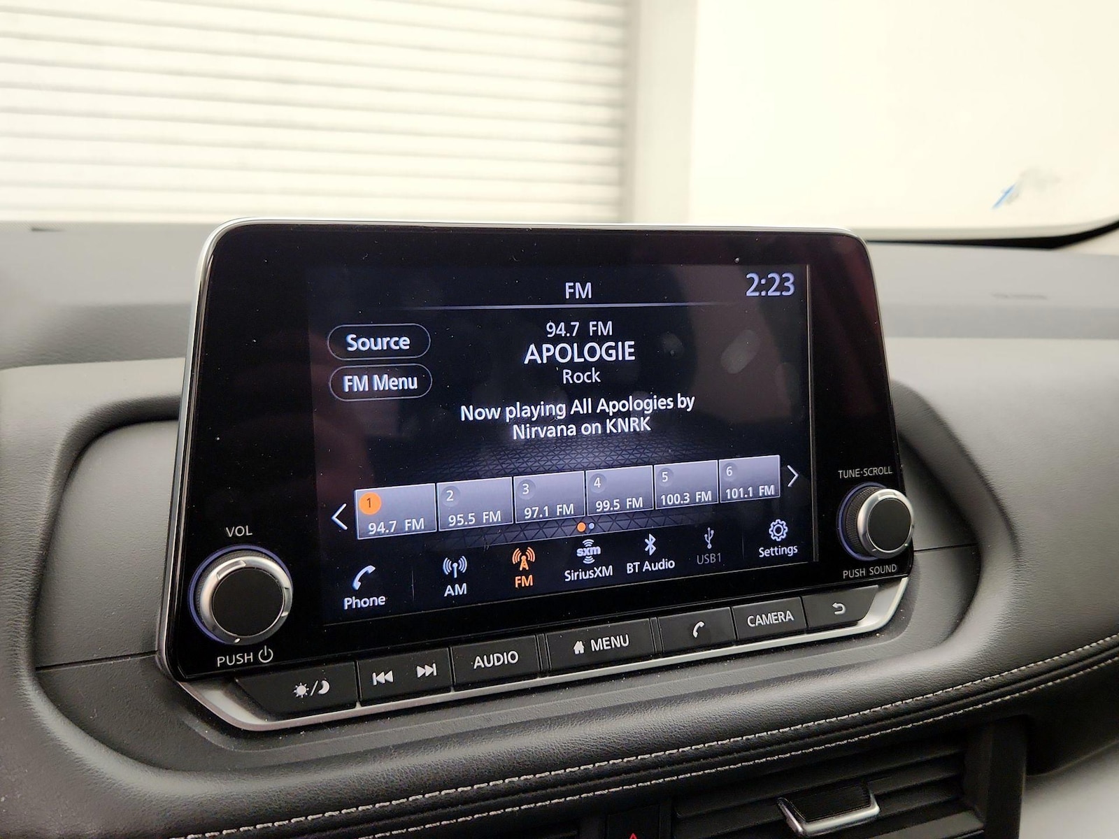2025 Nissan Rogue SV - Photo 16