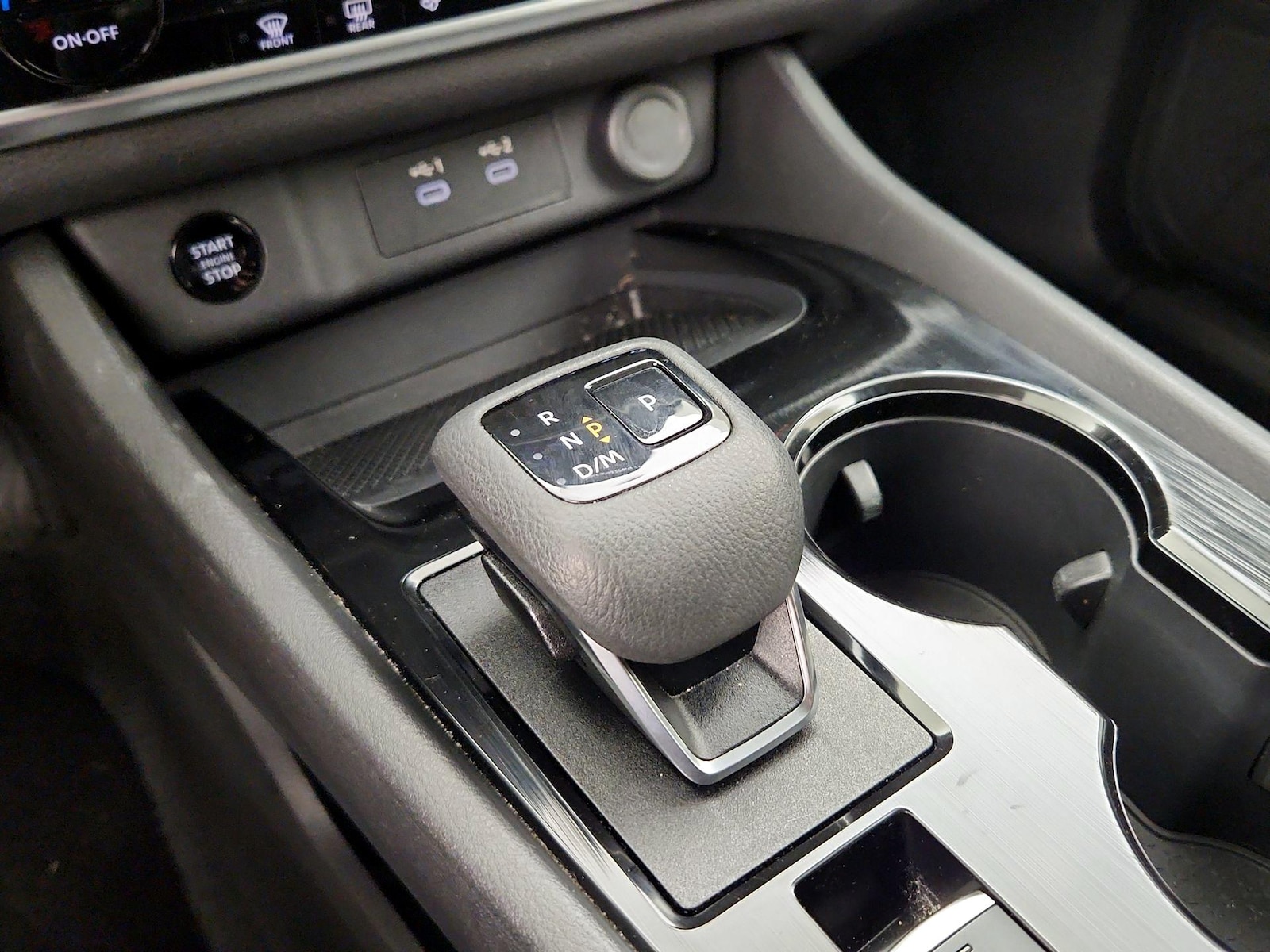 2025 Nissan Rogue SV - Photo 18