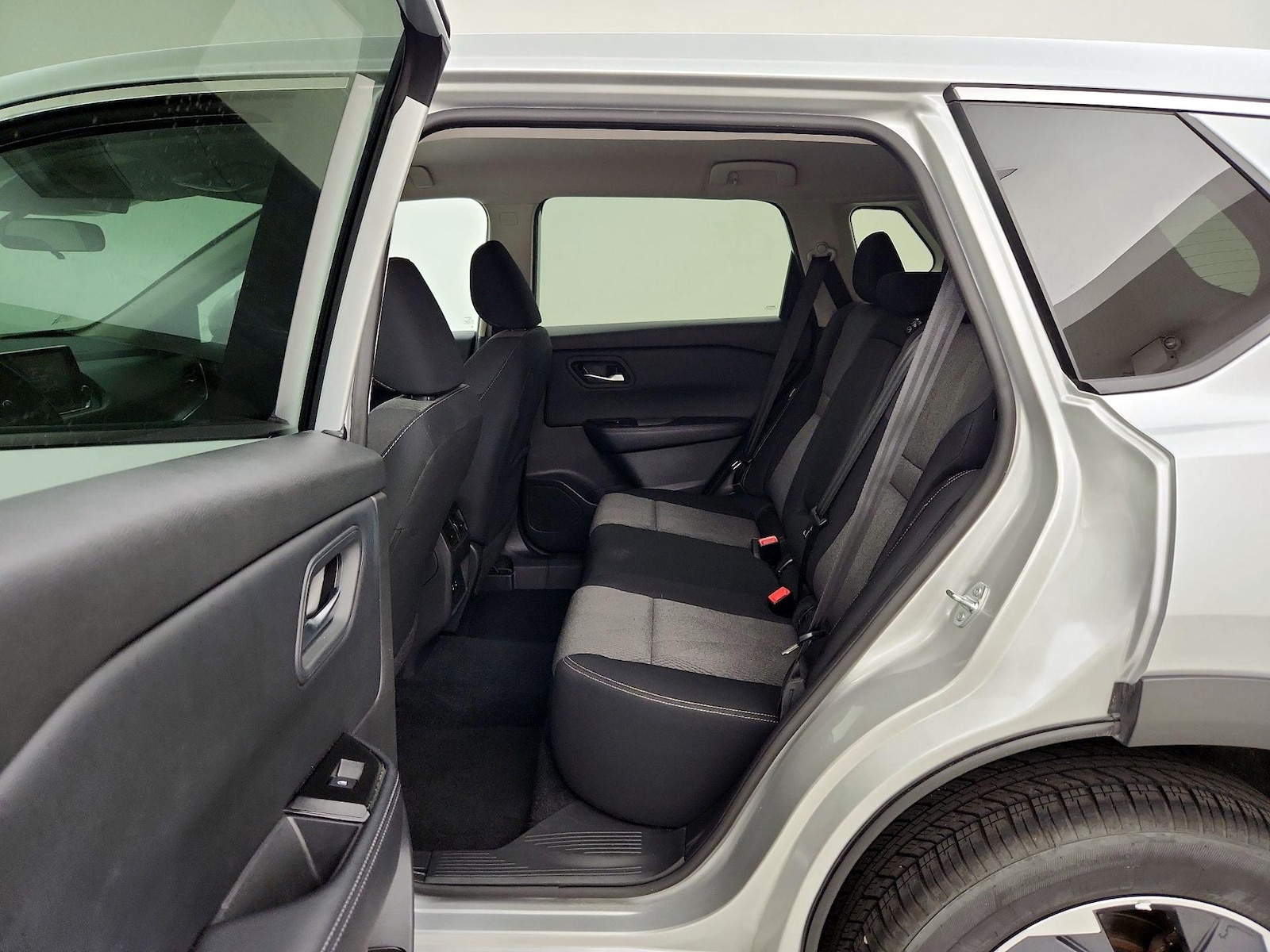 2025 Nissan Rogue SV - Photo 20