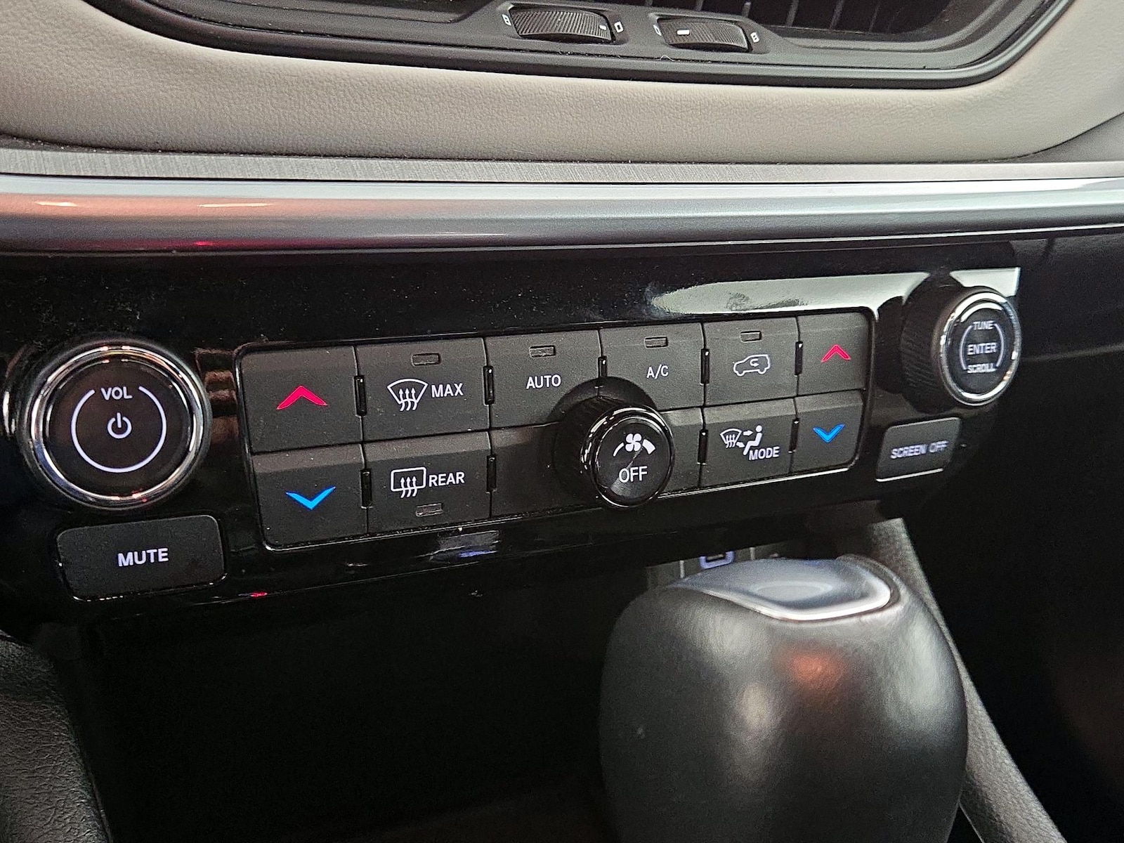 2025 Jeep Compass Limited - Photo 17