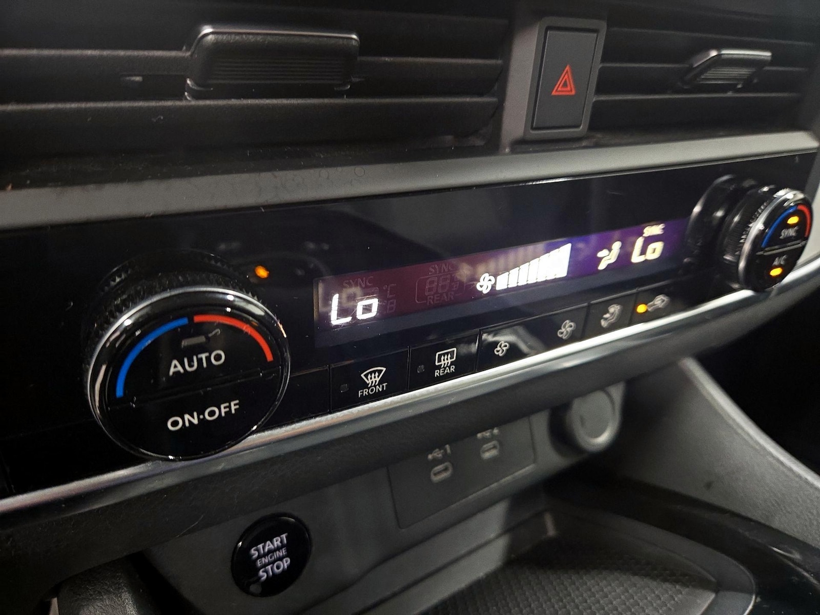 2025 Nissan Rogue SV - Photo 17