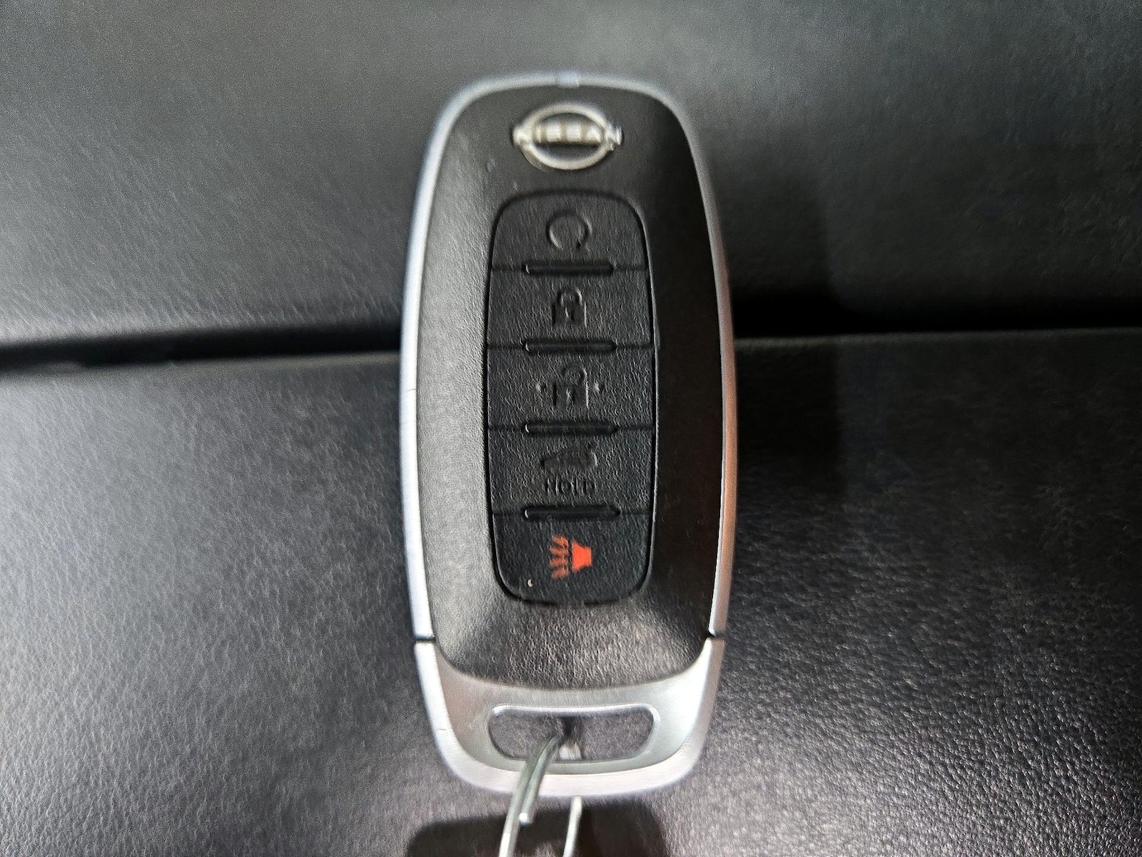 2025 Nissan Rogue SV - Photo 23