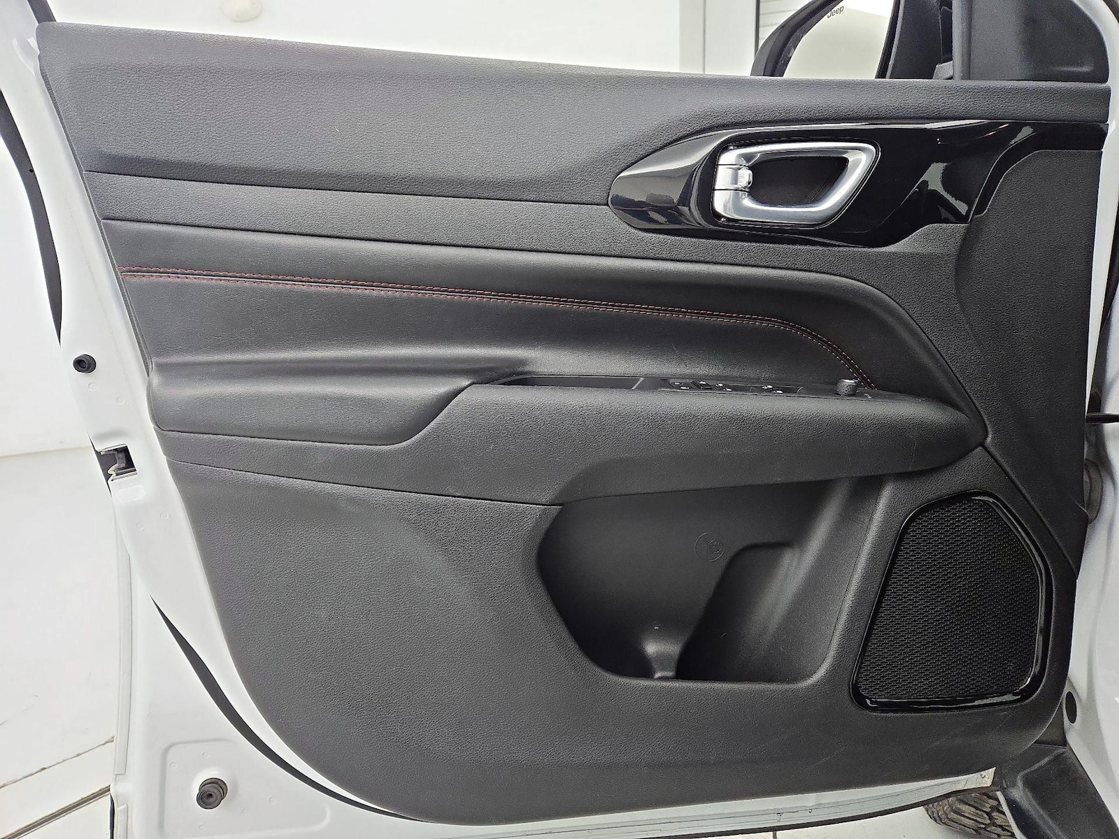 2025 Jeep Compass Trailhawk - Photo 13