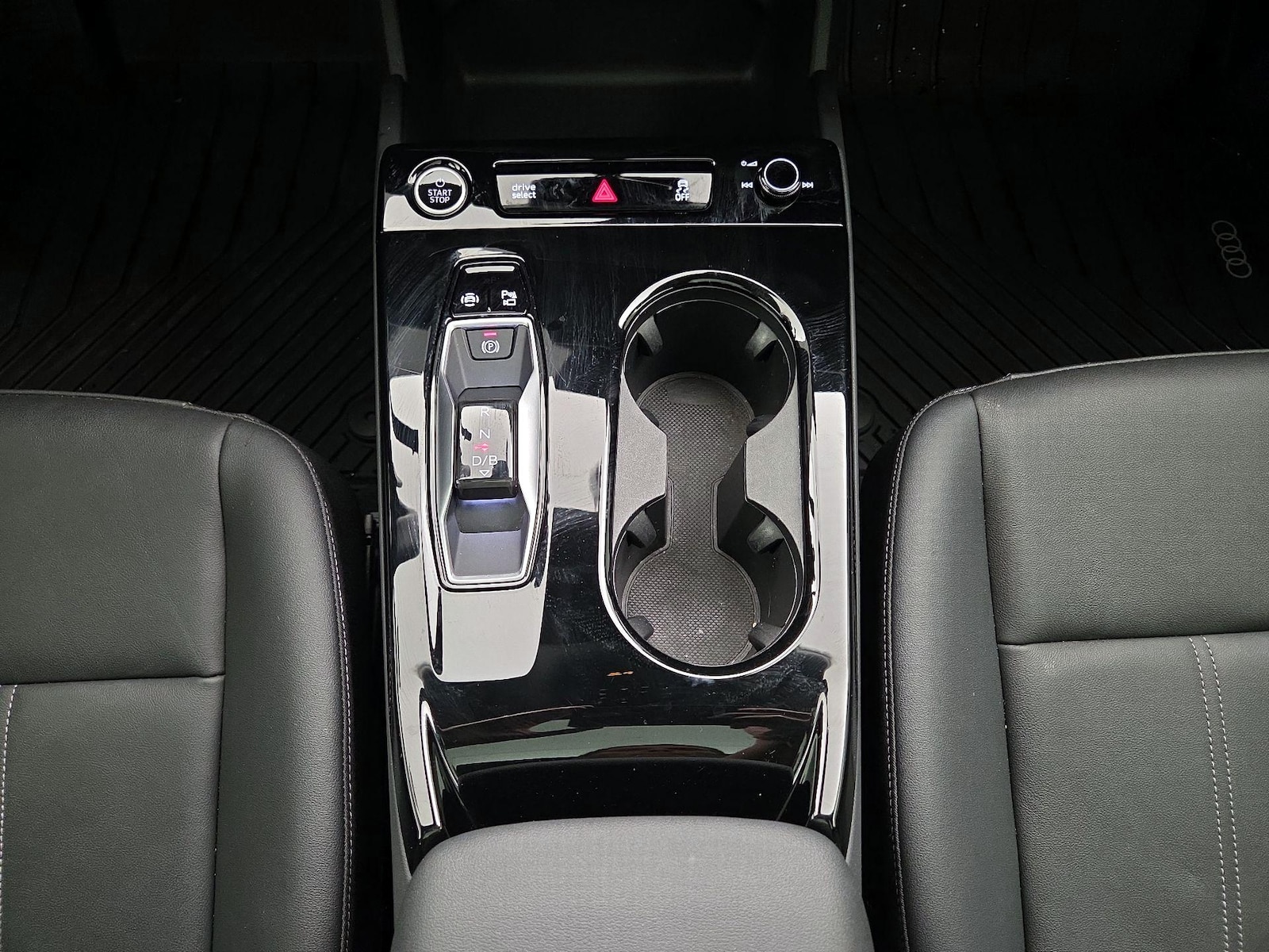 2025 Audi Q6 e-tron Premium Plus - Photo 18