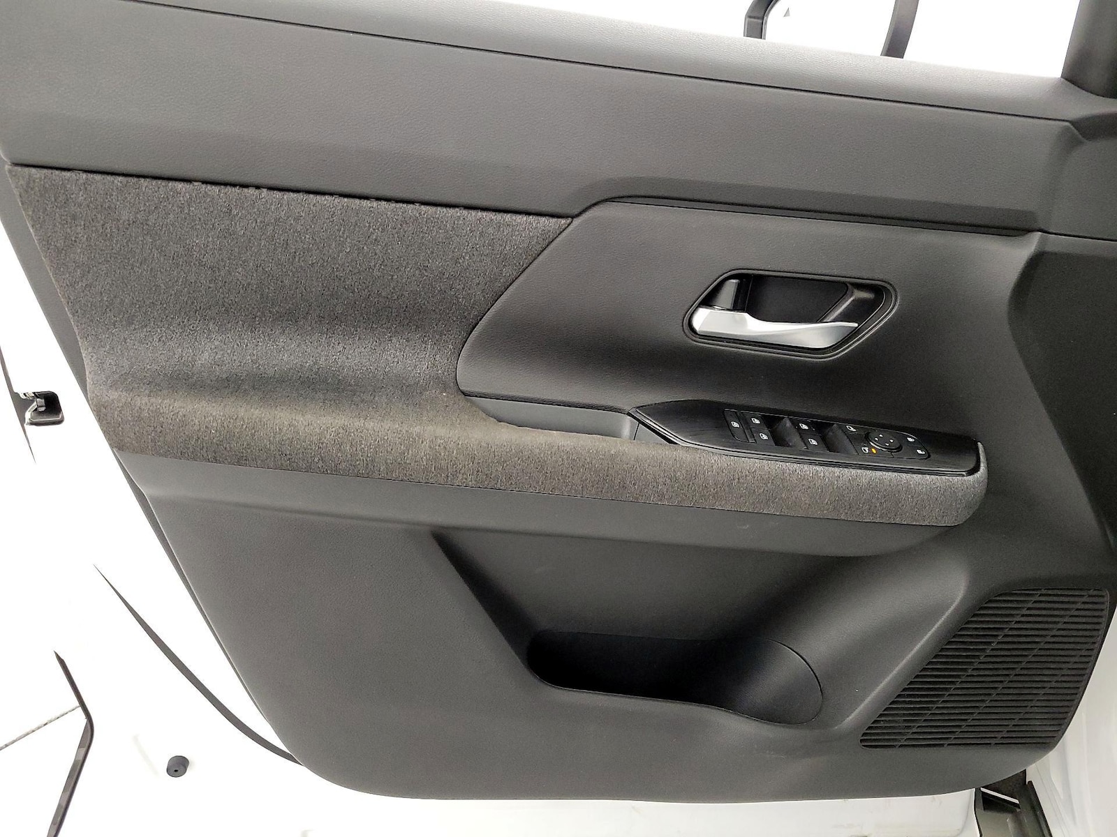 2025 Nissan Kicks SV - Photo 13