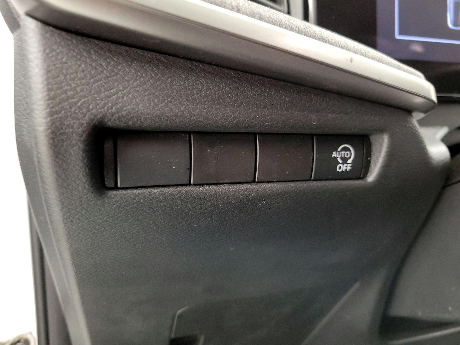 2025 Nissan Kicks SV - Photo 14