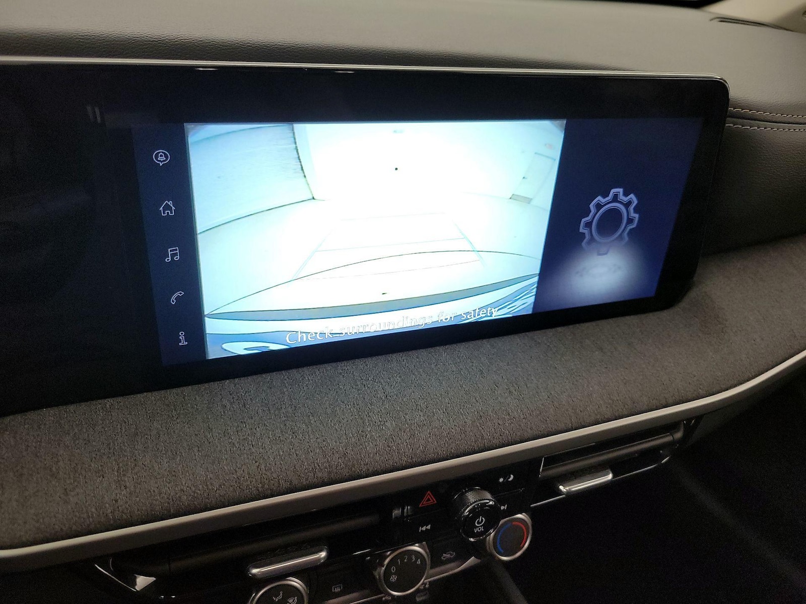 2025 Nissan Kicks SV - Photo 15