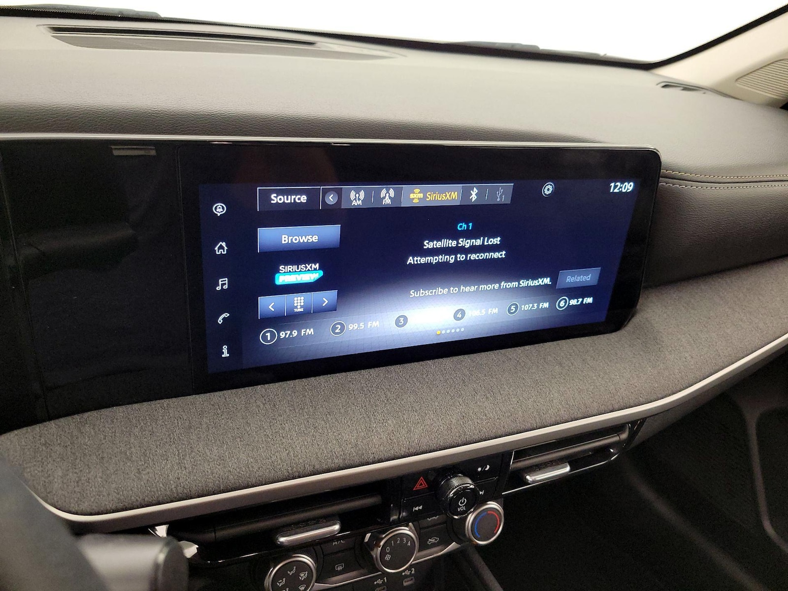 2025 Nissan Kicks SV - Photo 16