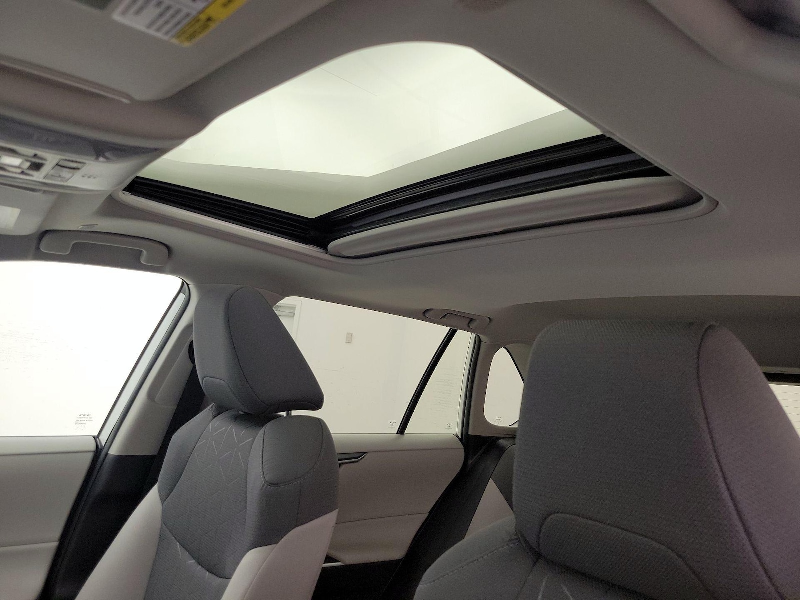 Sunroof(s) & Overhead Airbags