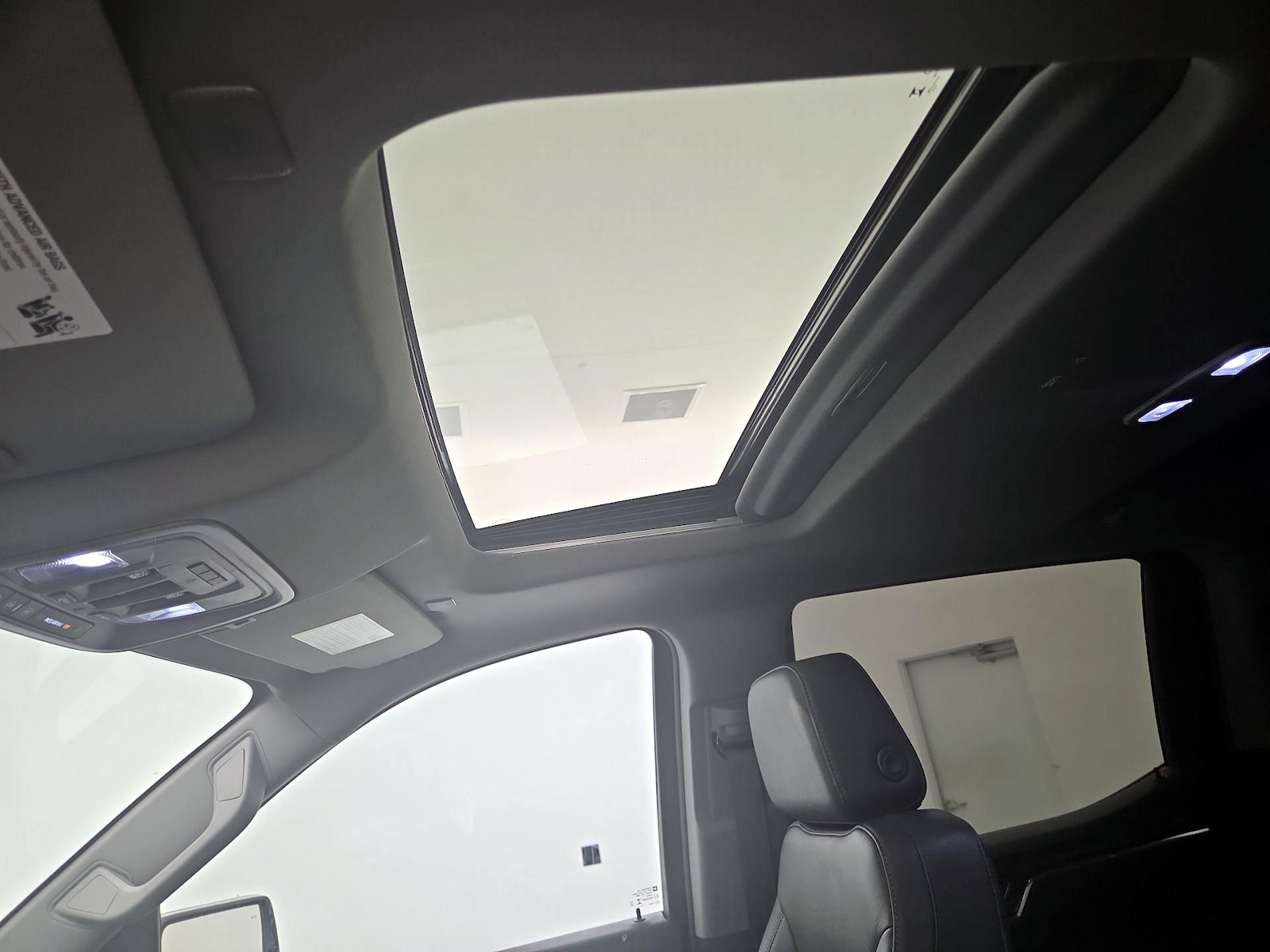 Sunroof(s) & Overhead Airbags