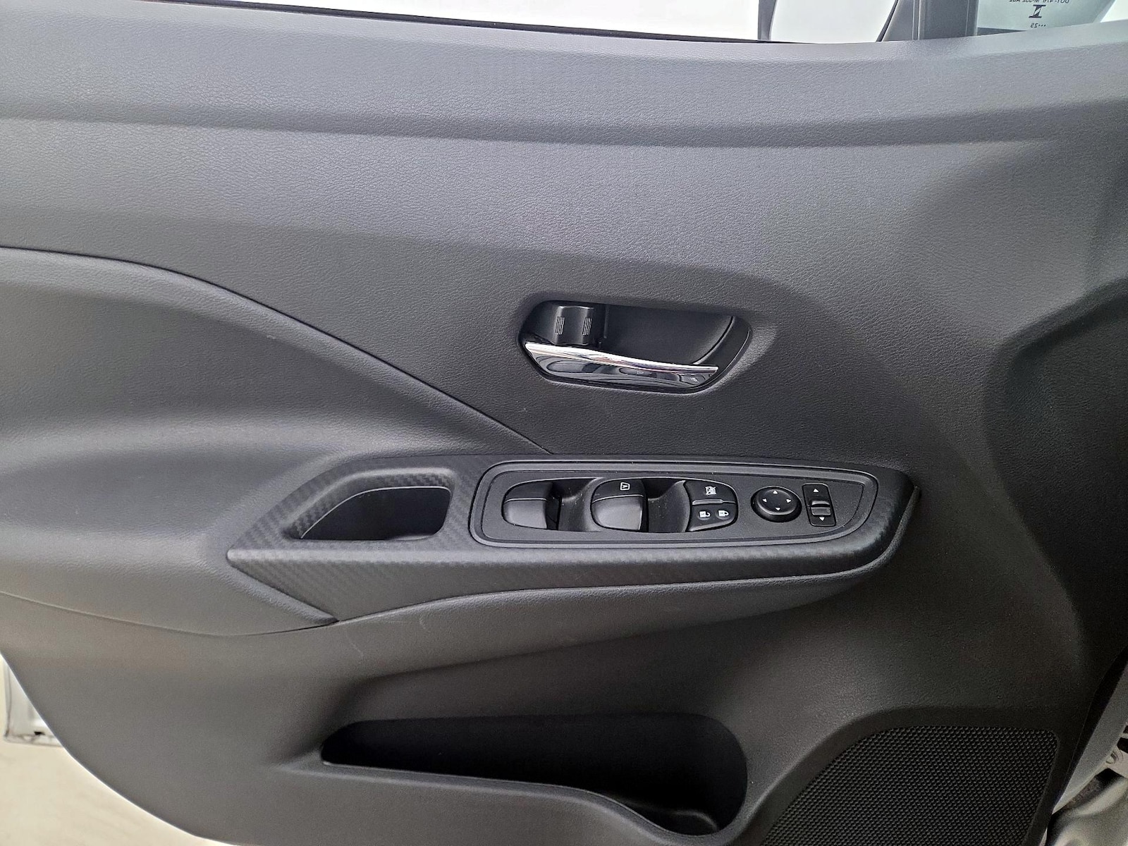 2025 Nissan Versa Sedan SV - Photo 13