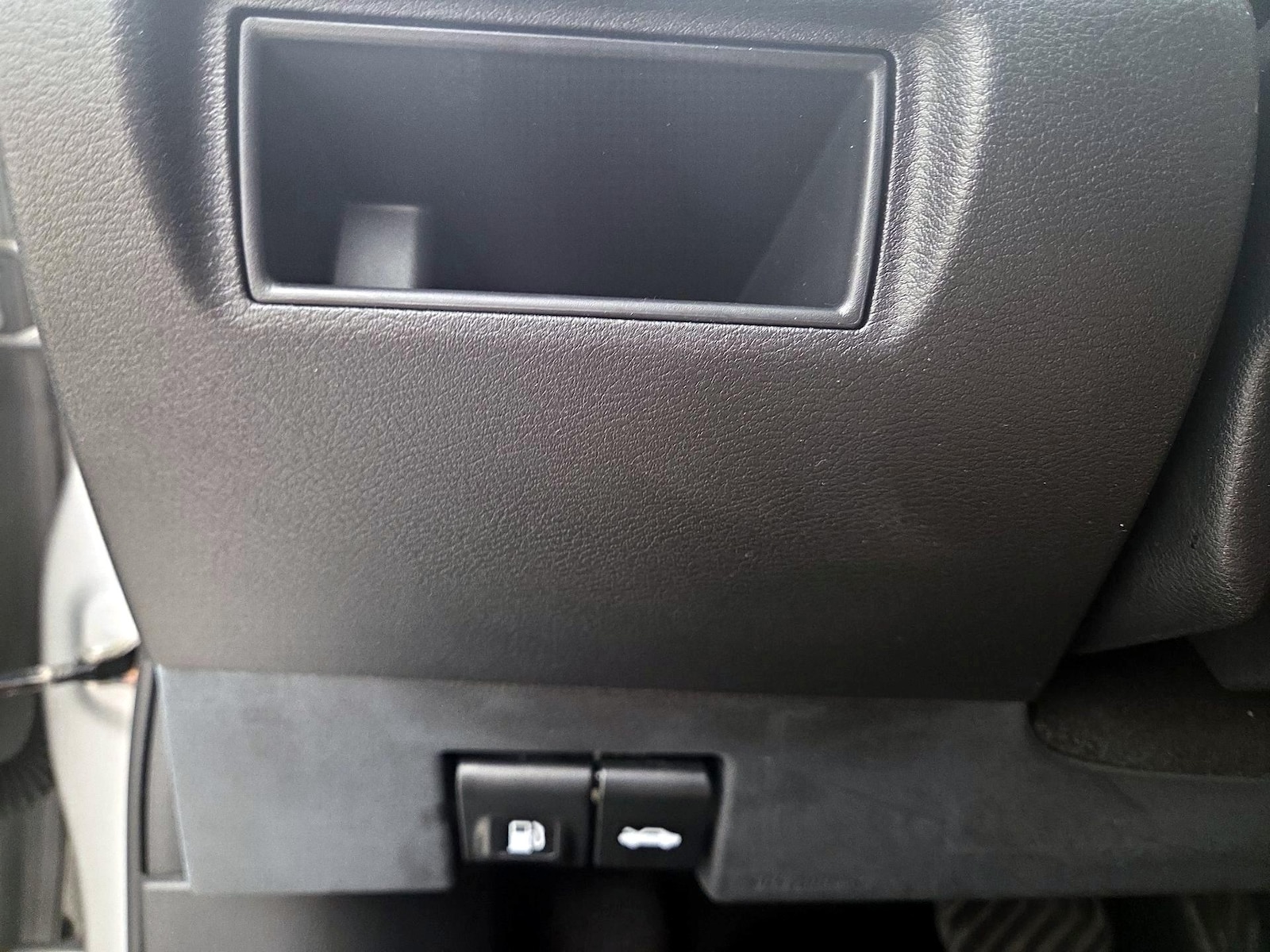 2025 Nissan Versa Sedan SV - Photo 14