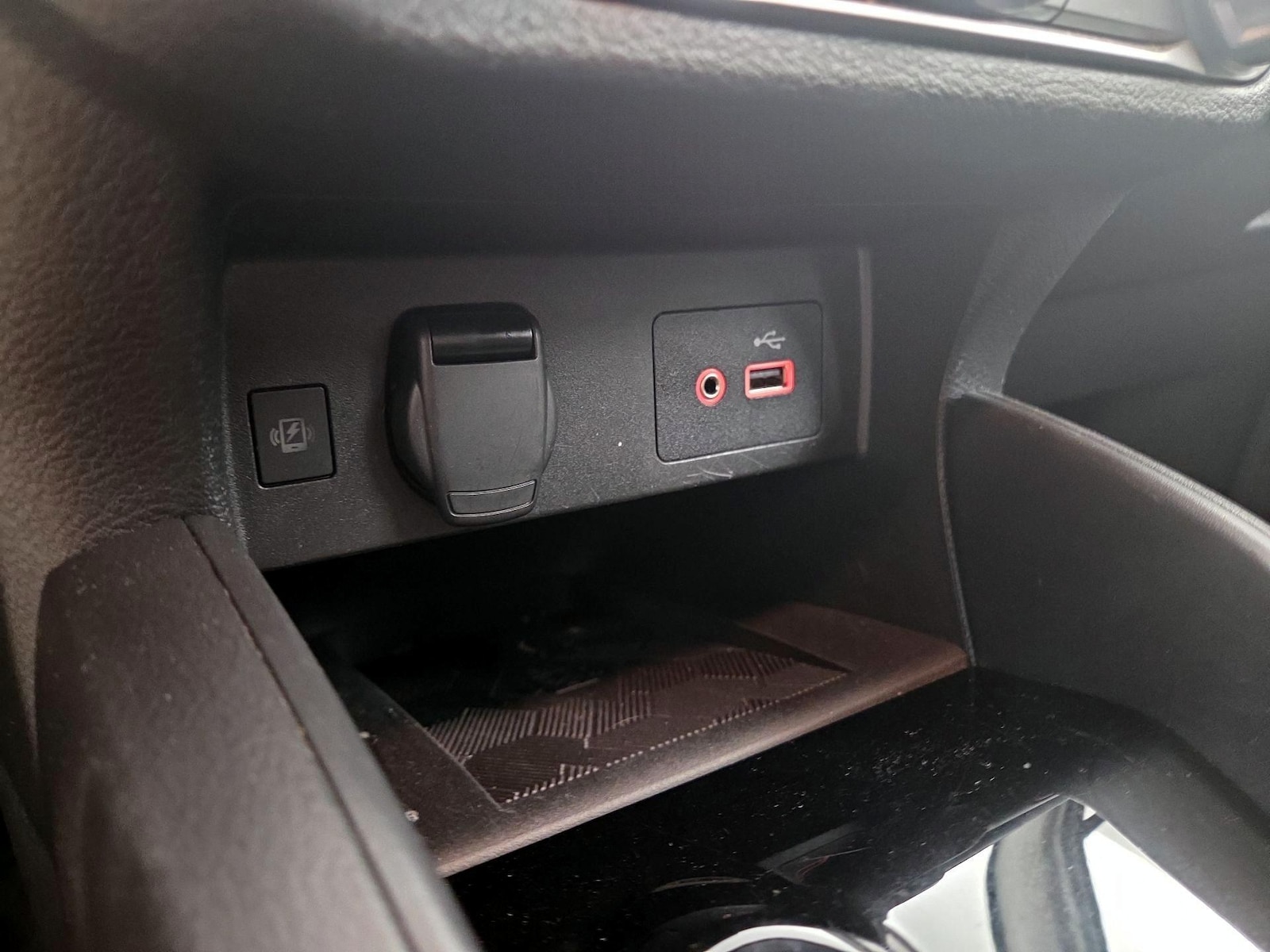 2025 Nissan Versa Sedan SV - Photo 19