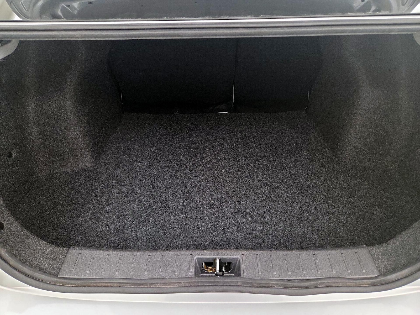2025 Nissan Versa Sedan SV - Photo 21