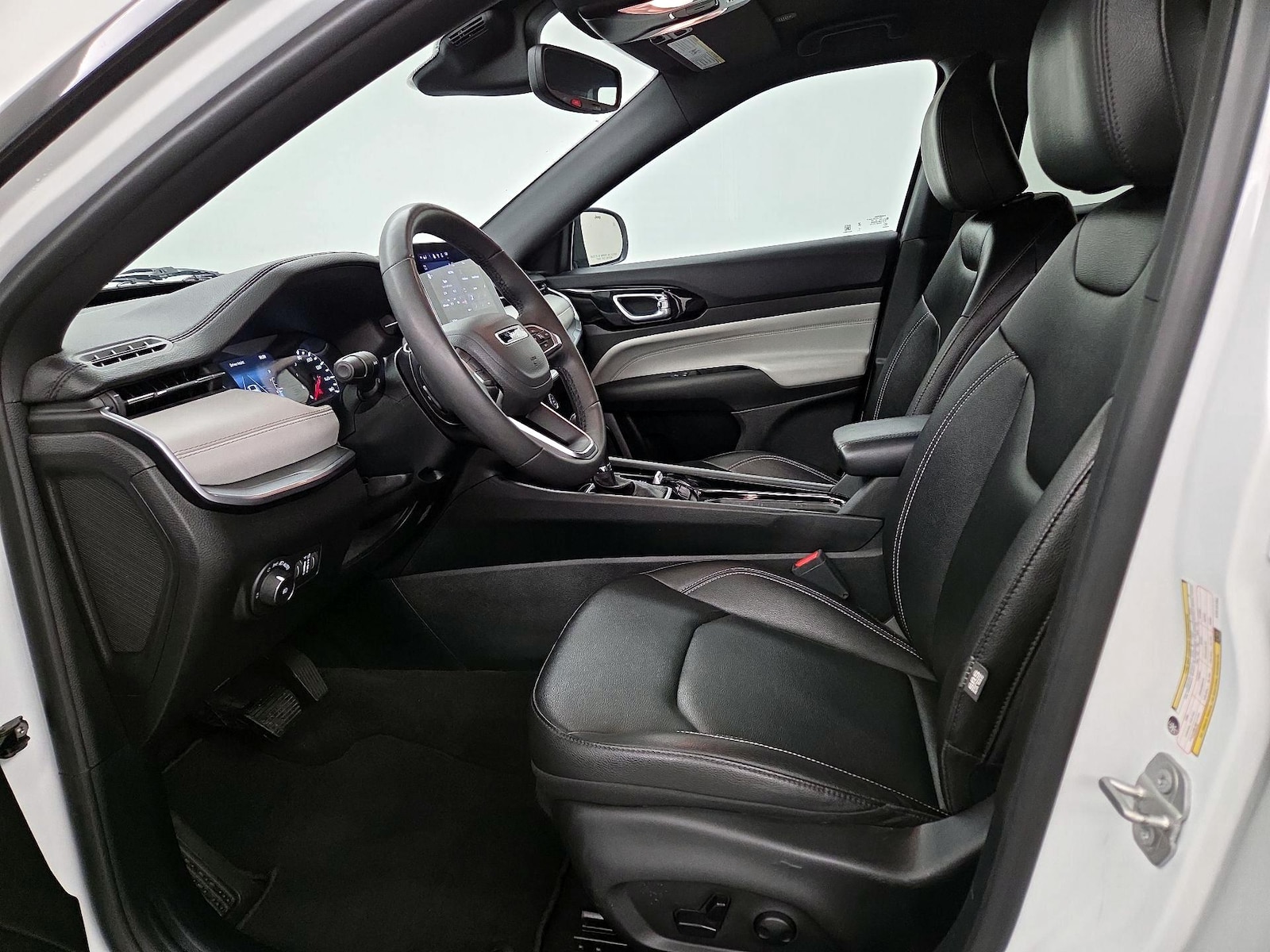 2025 Jeep Compass Limited - Photo 12