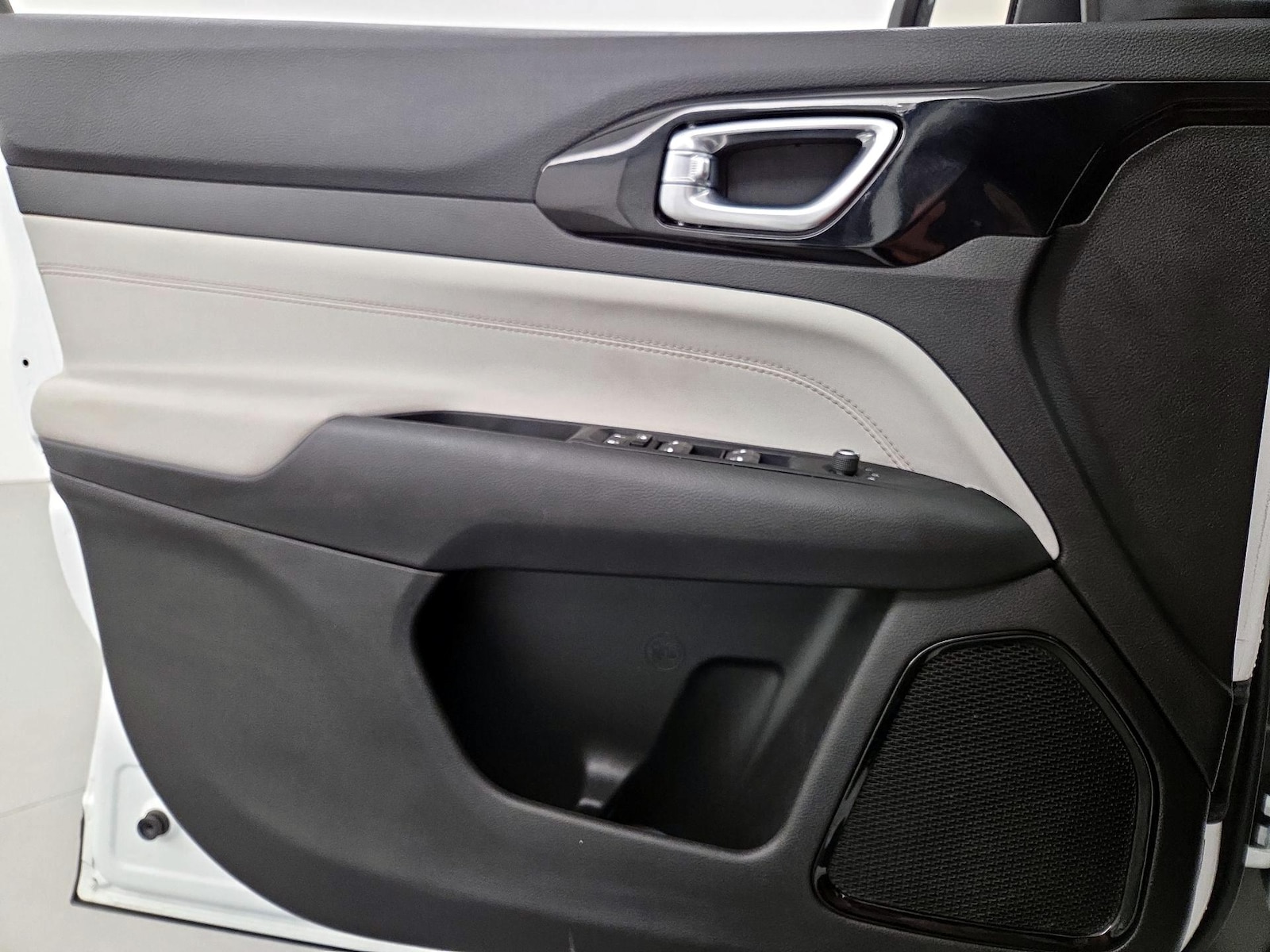 2025 Jeep Compass Limited - Photo 13