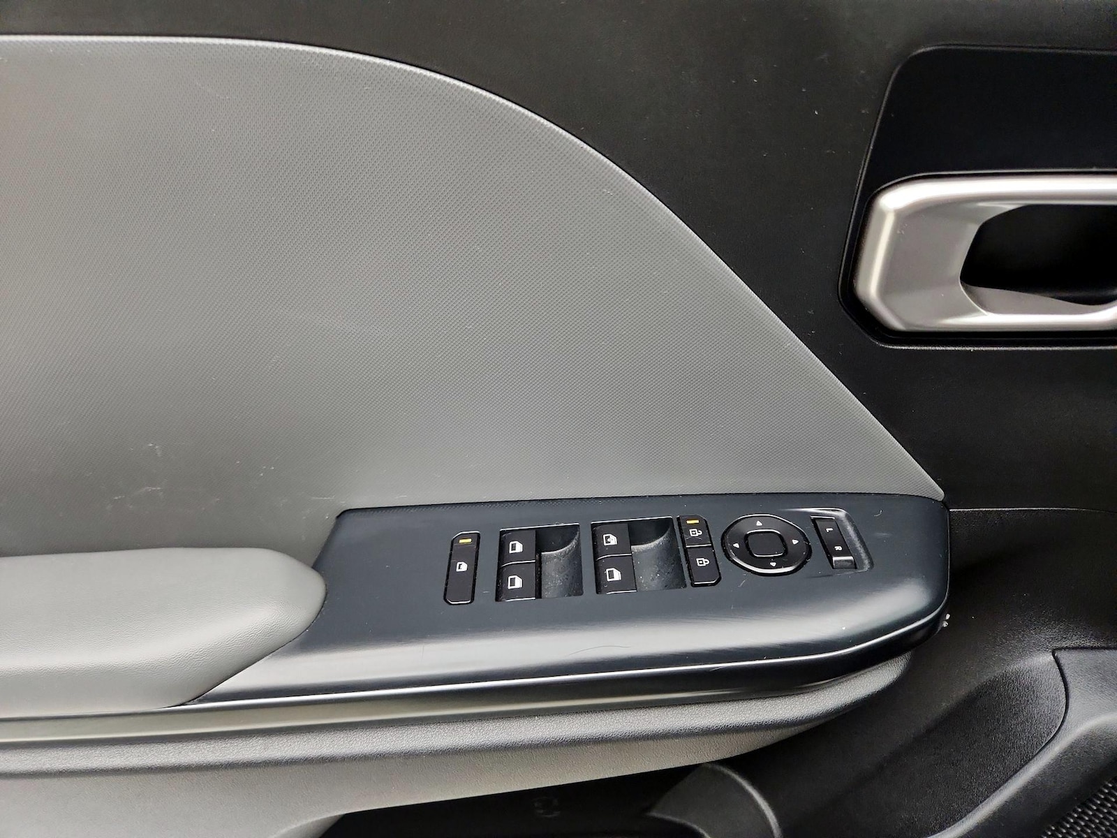 2025 Kia K4 LXS - Photo 13