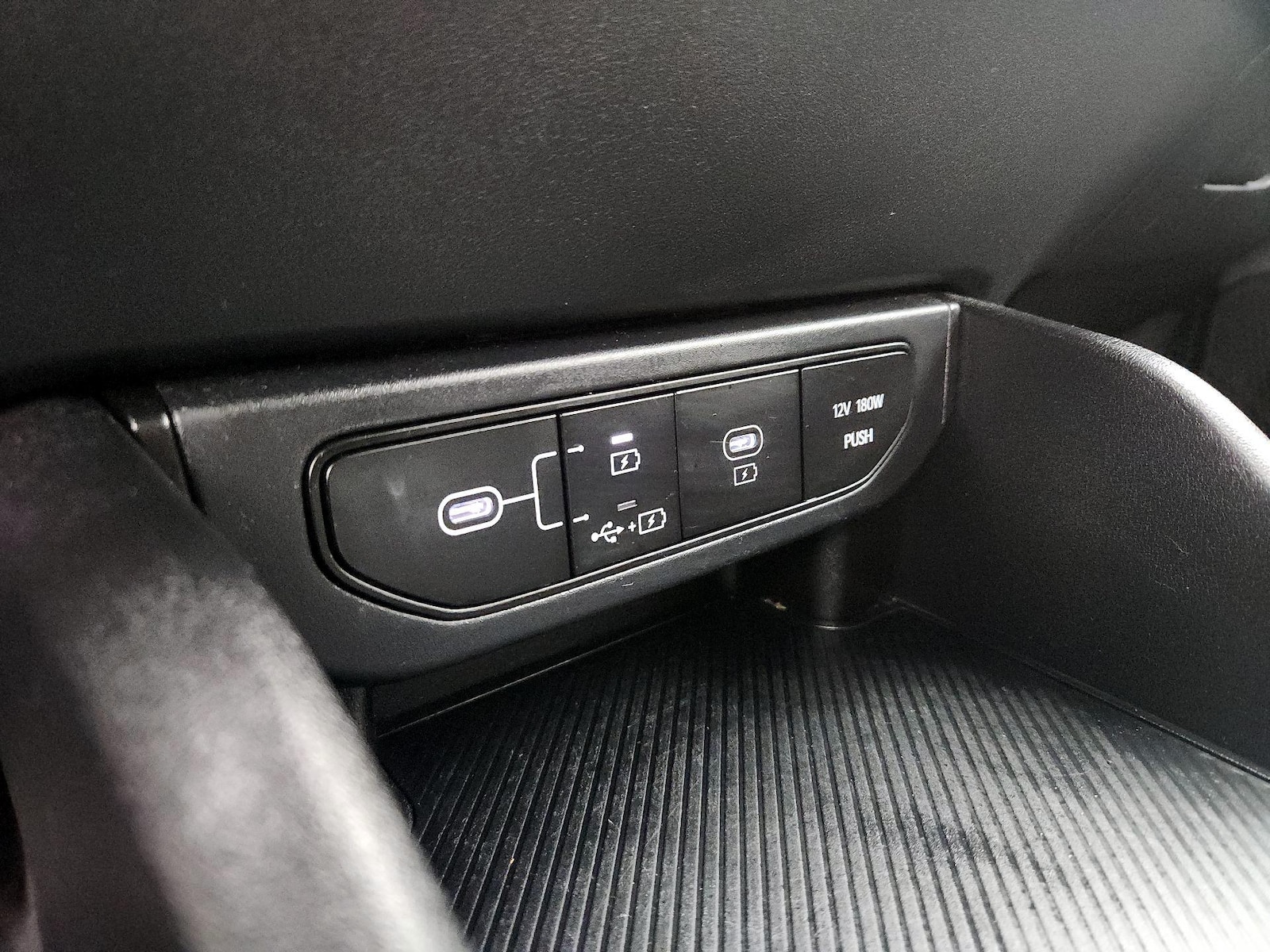 2025 Kia K4 LXS - Photo 19